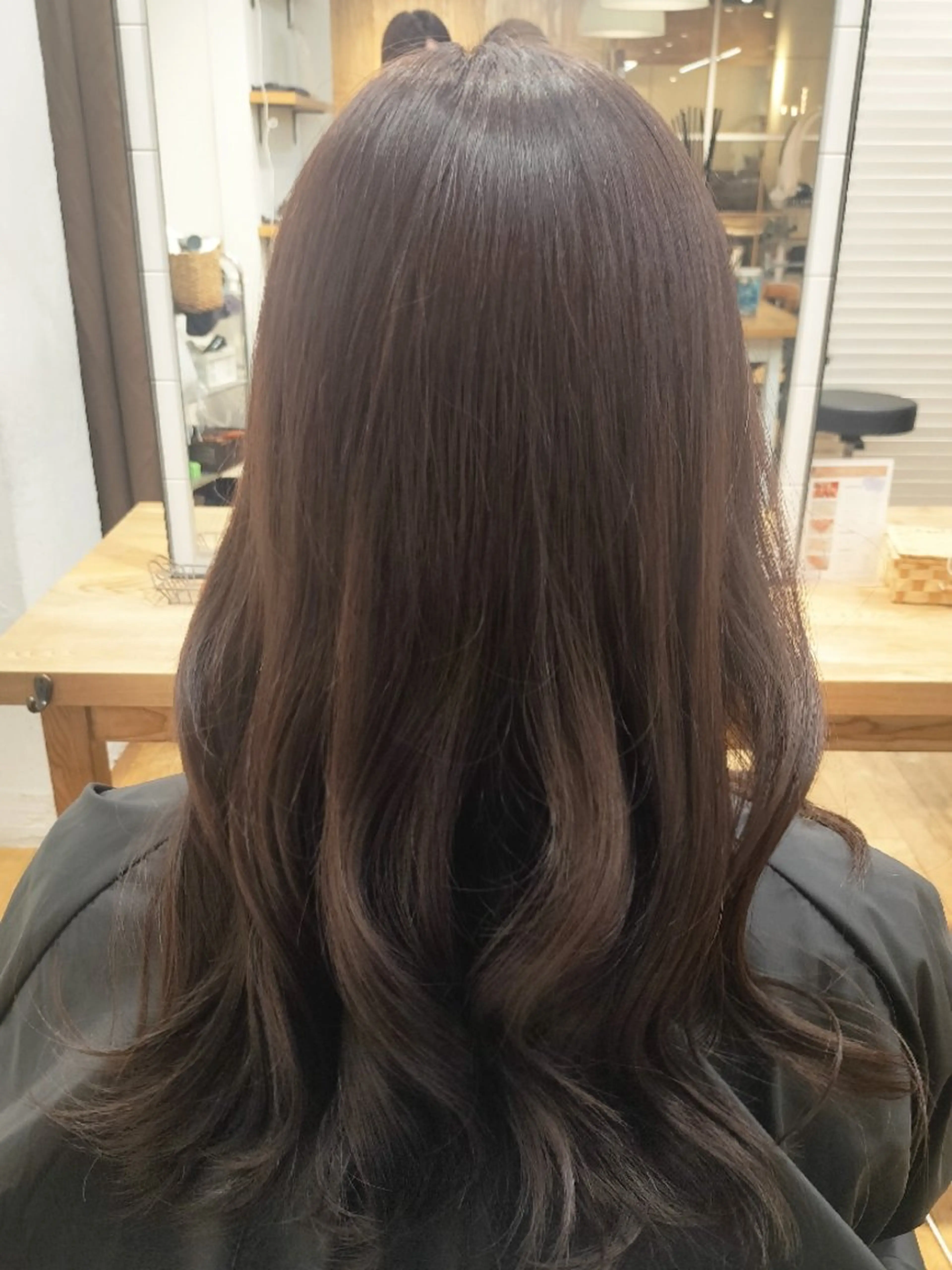 セミロング ヘアカラー ほんま ひろみのヘアスタイル