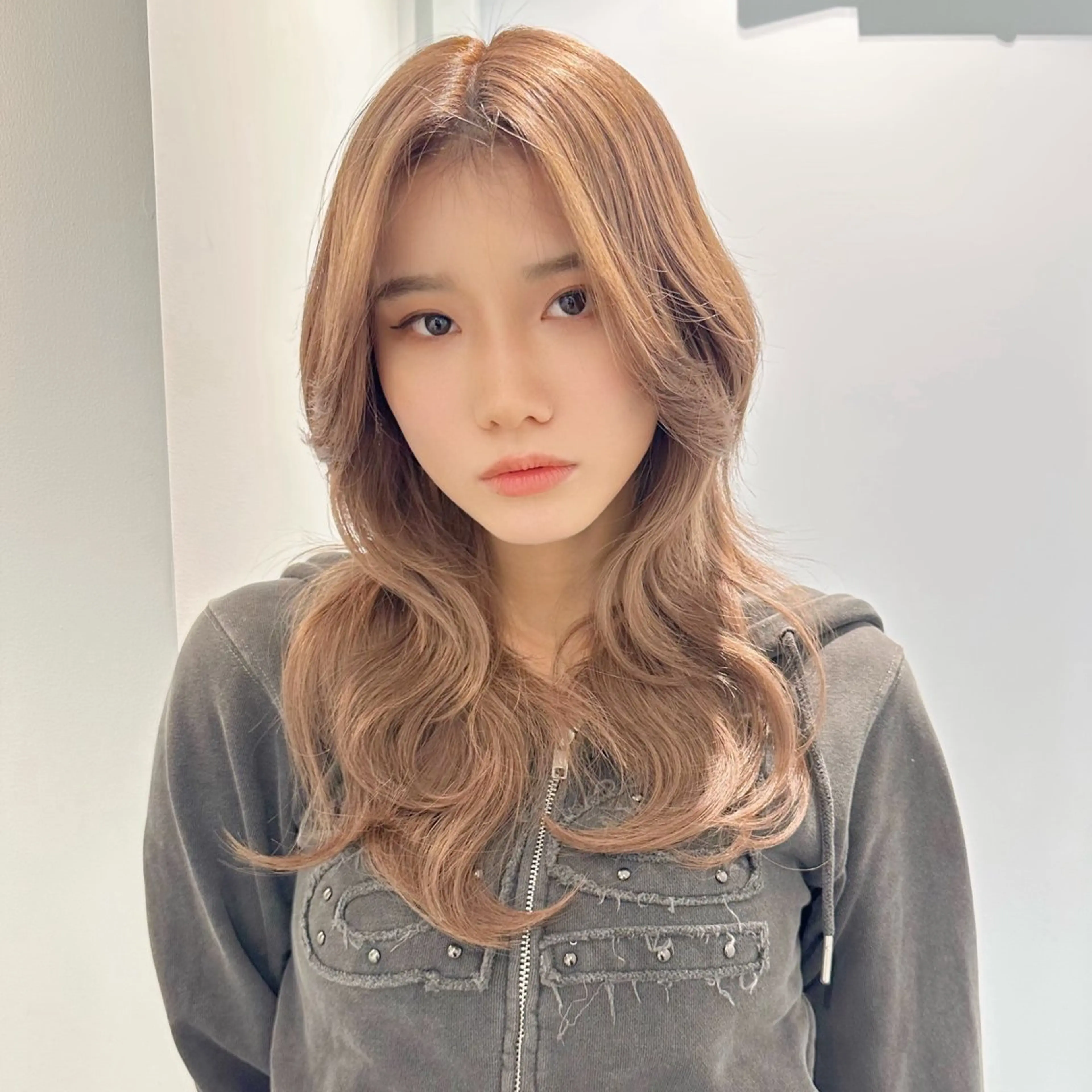 ロング カラー ブリーチ ヘアカラー 上品モテハイトーン chiakiのヘアスタイル