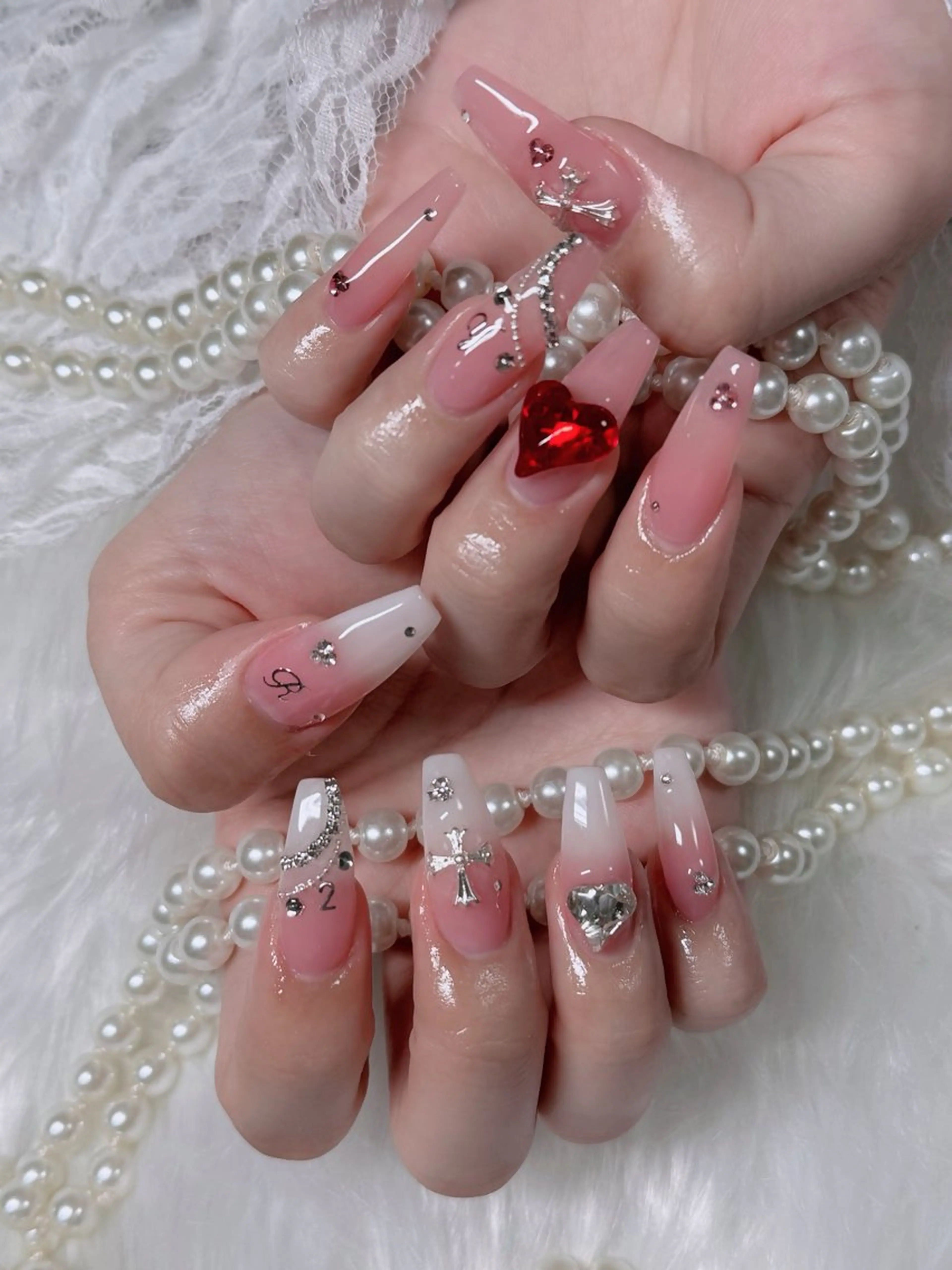 ネイル フレンチネイル ジェルネイル ガラスフレンチ ハロウィン ハート ハンドネイル H.baby Nail Salonのネイルデザイン