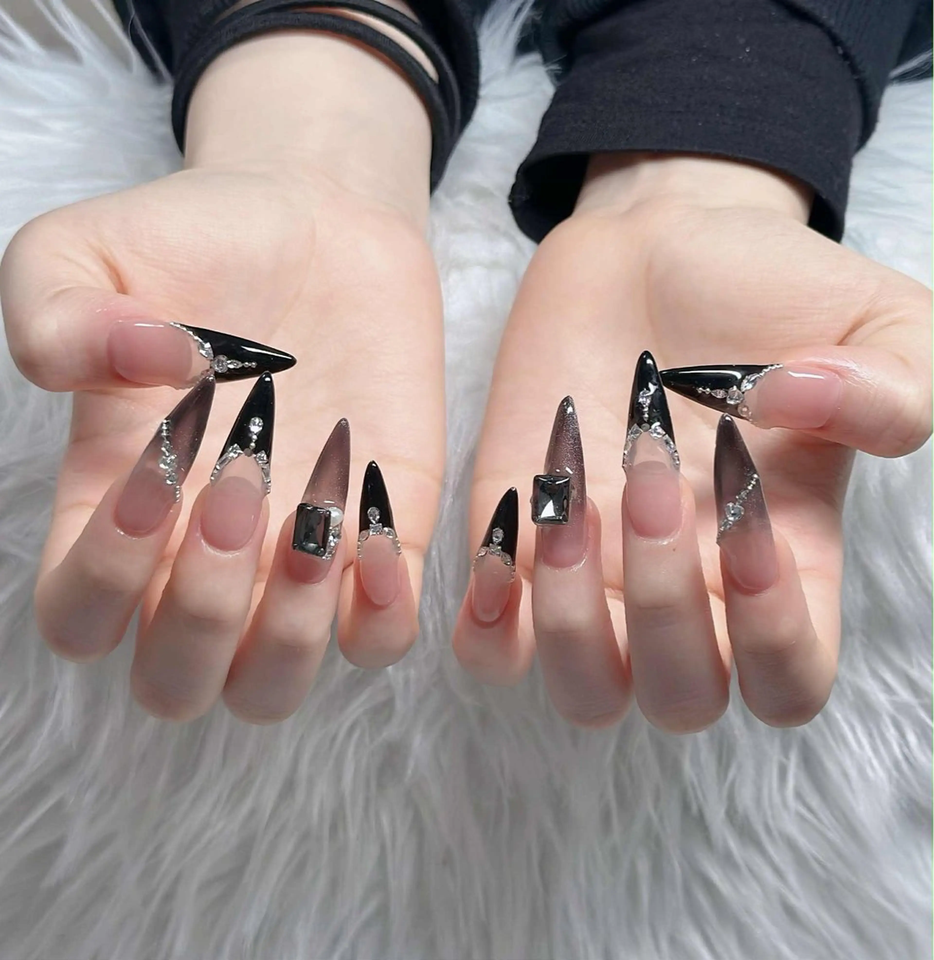 ネイル オーロラネイル フレンチネイル ジェルネイル ハロウィン キラキラネイル ハンドネイル H.baby Nail Salonのネイルデザイン