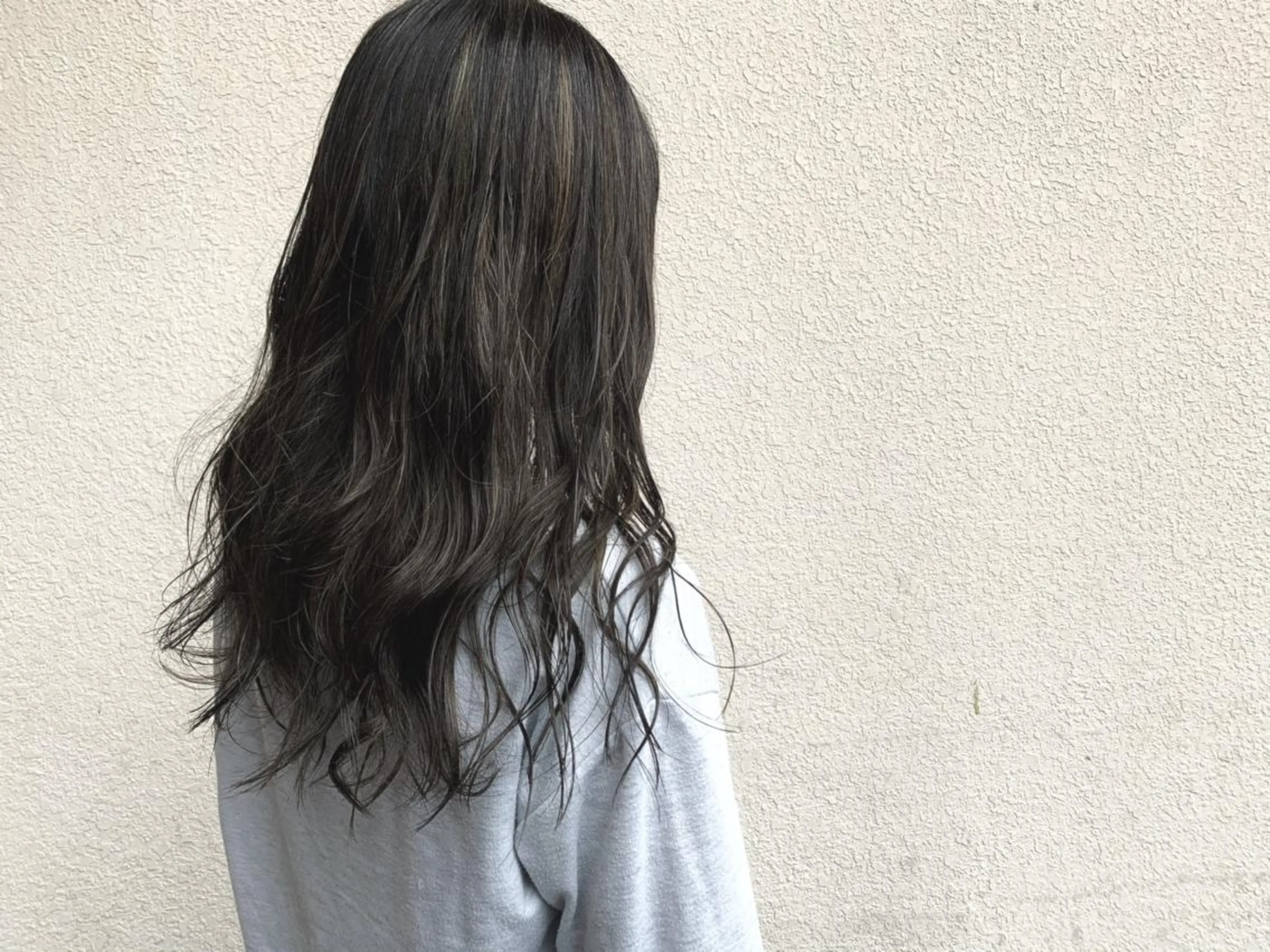 ロング カラー アッシュ ブルーカラー ブルージュ ハイライトカラー ハイライト ヘアカラー トリートメント なかにし まゆみのヘアスタイル