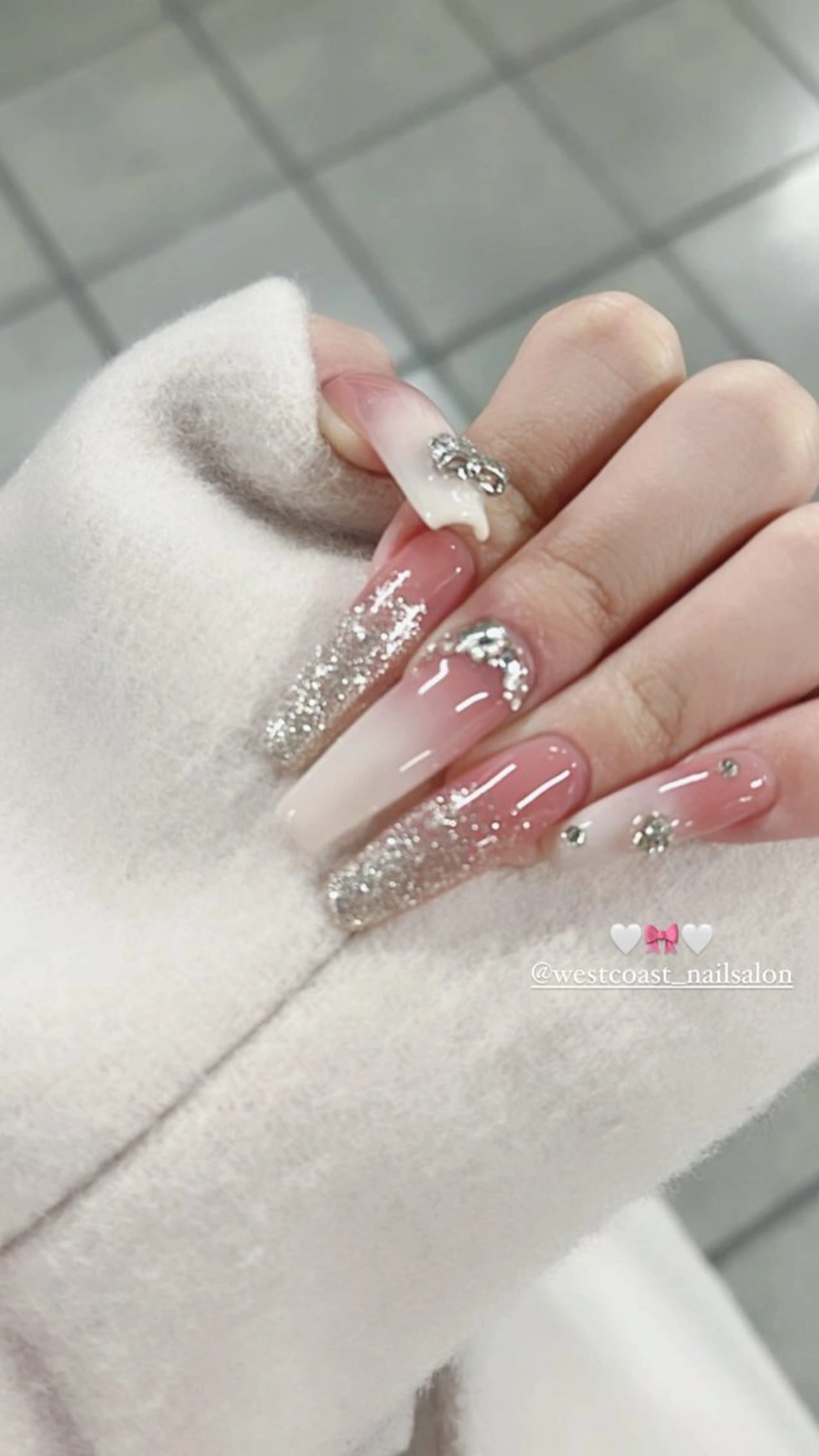 ネイル リボン、ガーリー パーツ放題専門店のネイルデザイン