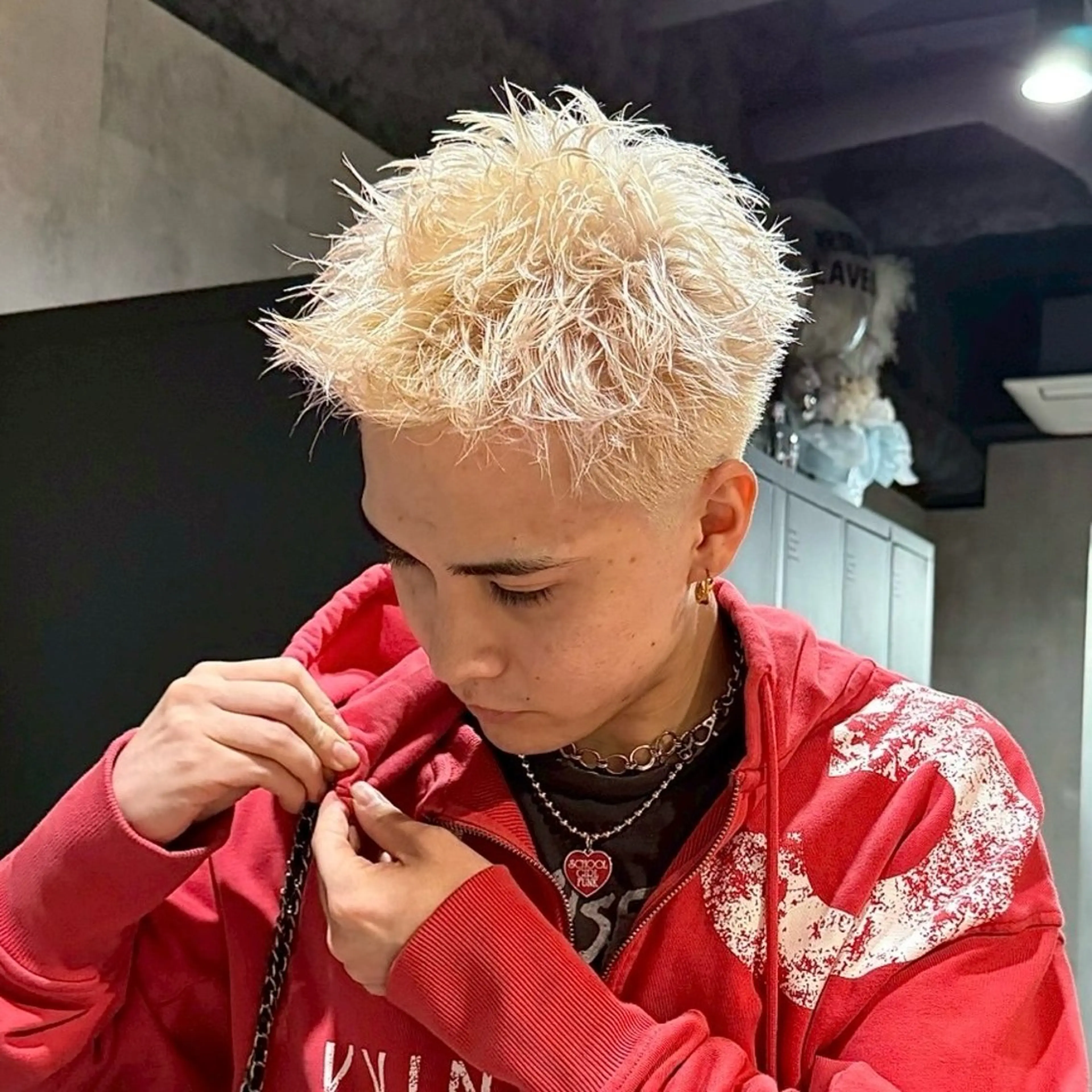 ショート カラー メンズ 刈り上げ 抜きっぱなしブロンド ブロンド グラデーションカラー ショートヘア カット ヘアカラー トリートメント スパイキーショート/ 短髪/渋谷/kiyoのヘアスタイル