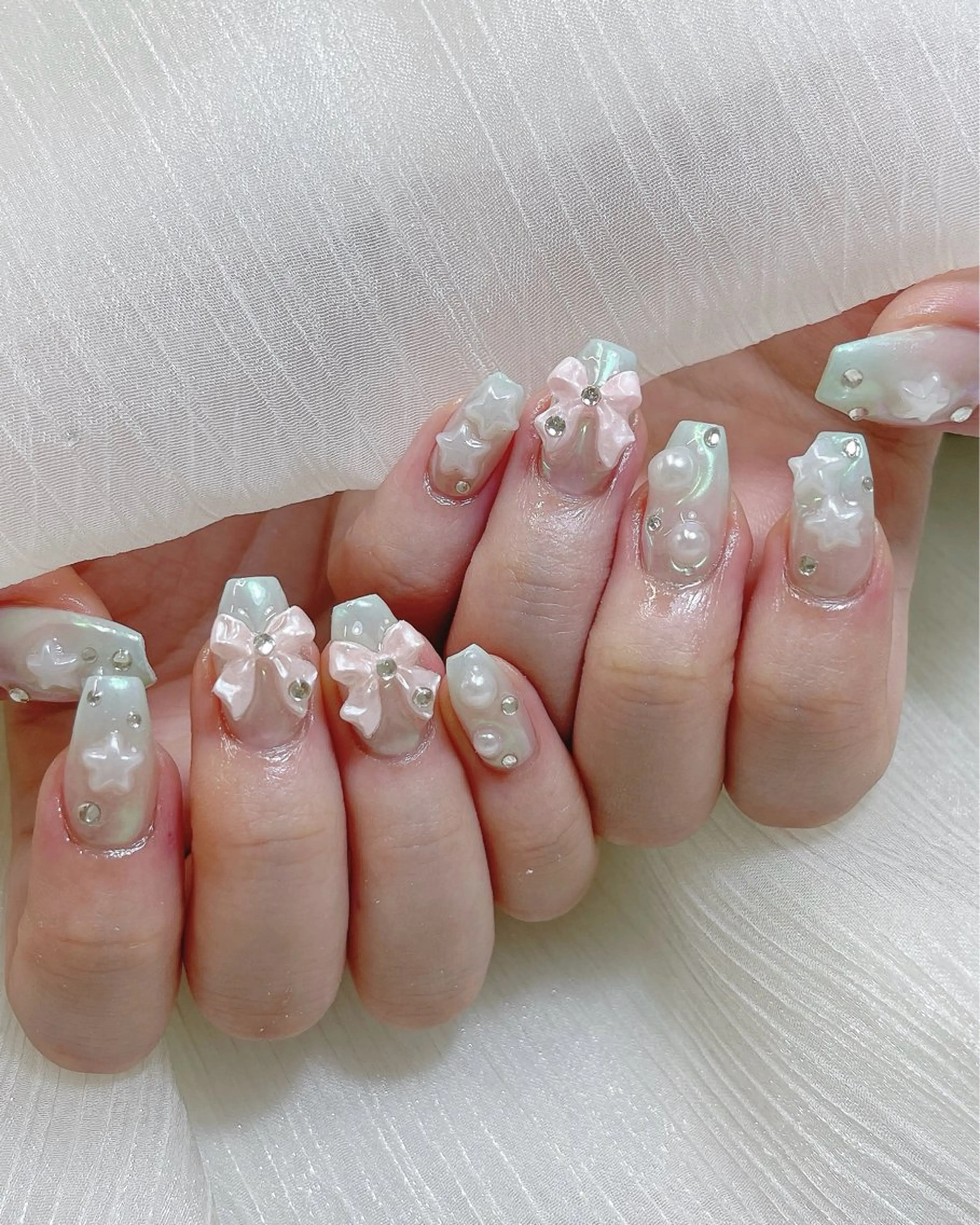 ネイル チークネイル ドット フレンチネイル キラキラネイル 韓国ネイル ハンドネイル Speraネイル 大宮店🎀のネイルデザイン