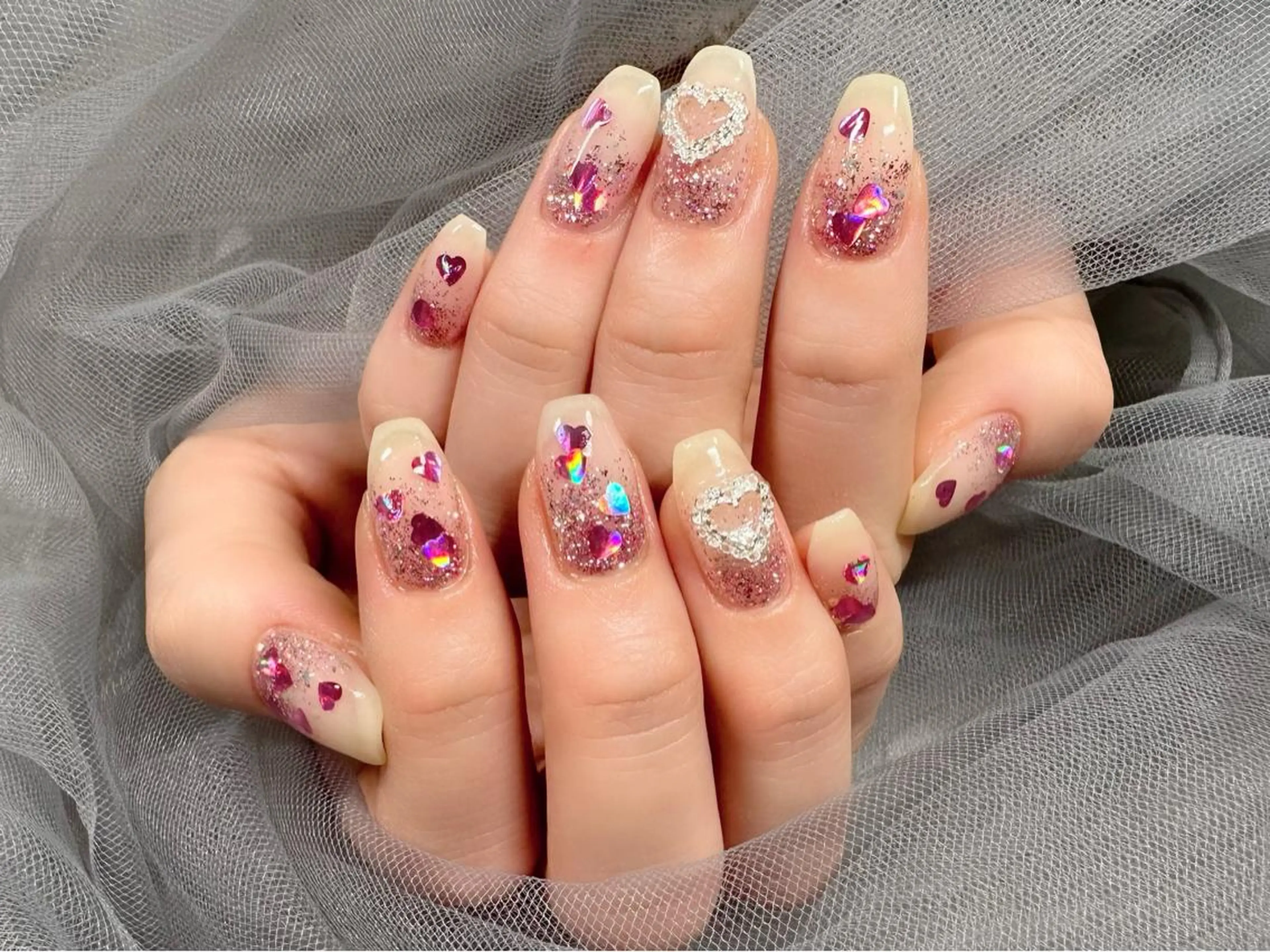 ネイル ハート キラキラネイル ハンドネイル Nail Salon KURELLYのネイルデザイン