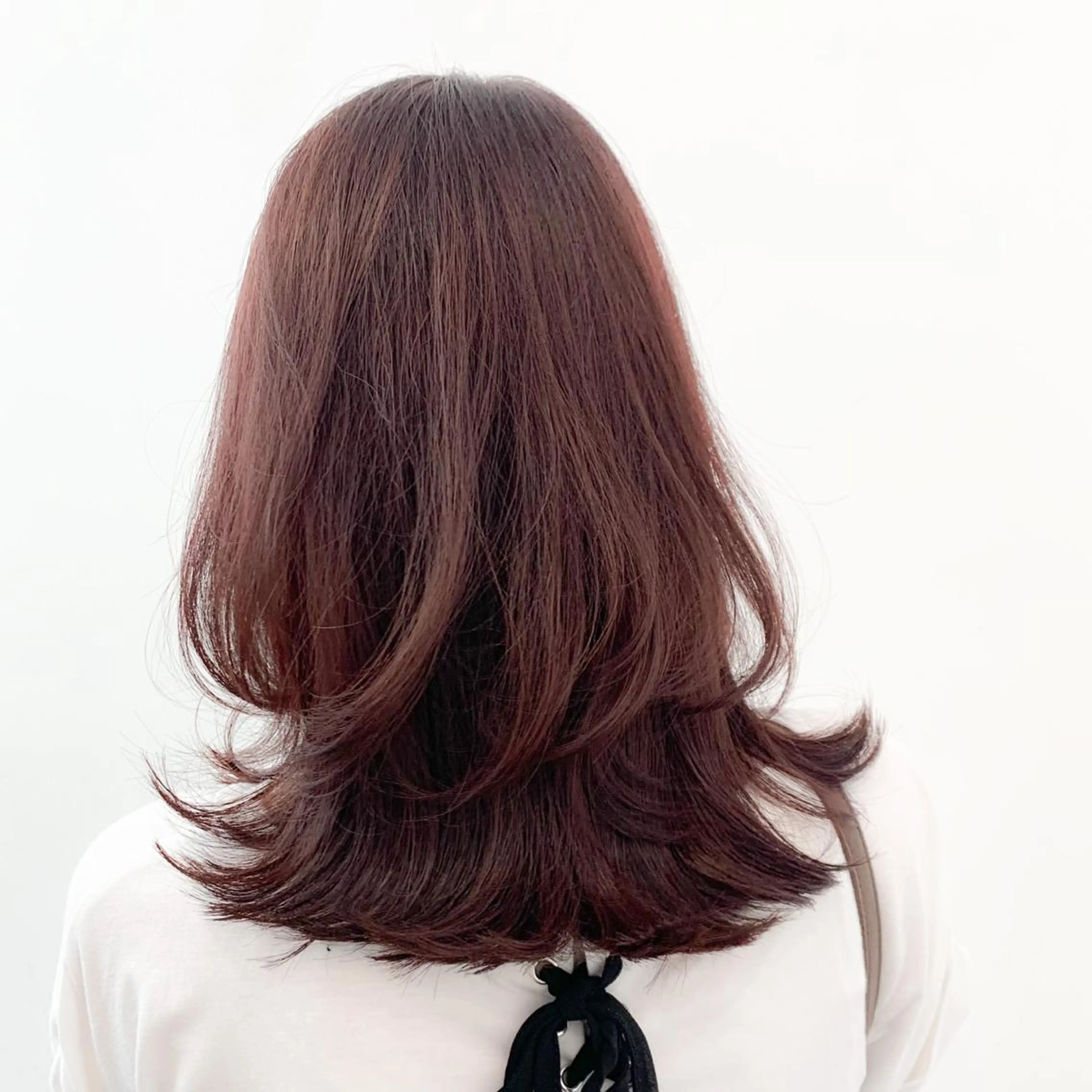 ミディアム ミディアムレイヤー パープルカラー レイヤーカット 伊良波 香里のヘアスタイル