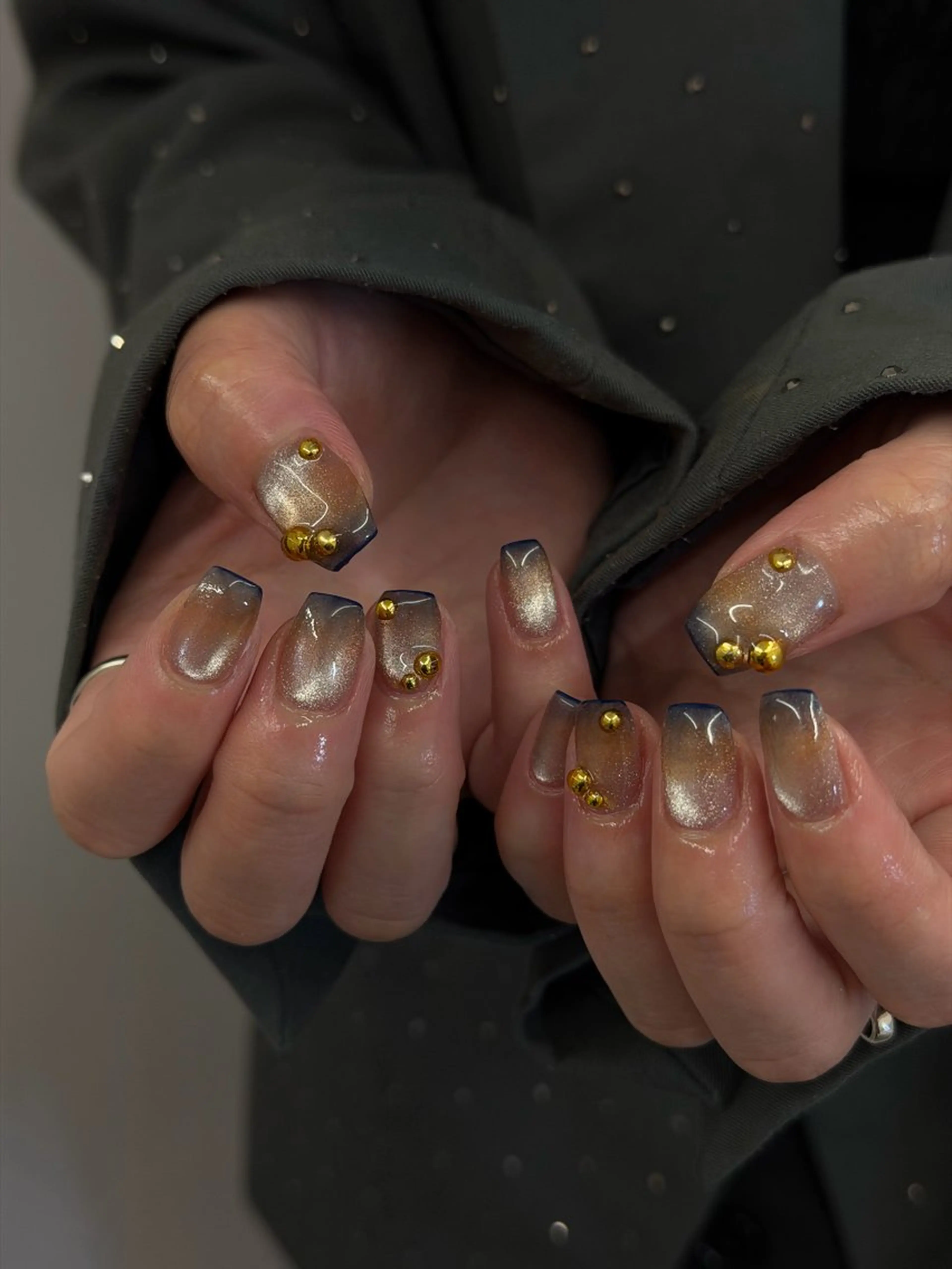 ネイル ブルー ジェルネイル ゴールド グラデーション キラキラネイル ハンドネイル ハンドケア Bana_ Nailのネイルデザイン
