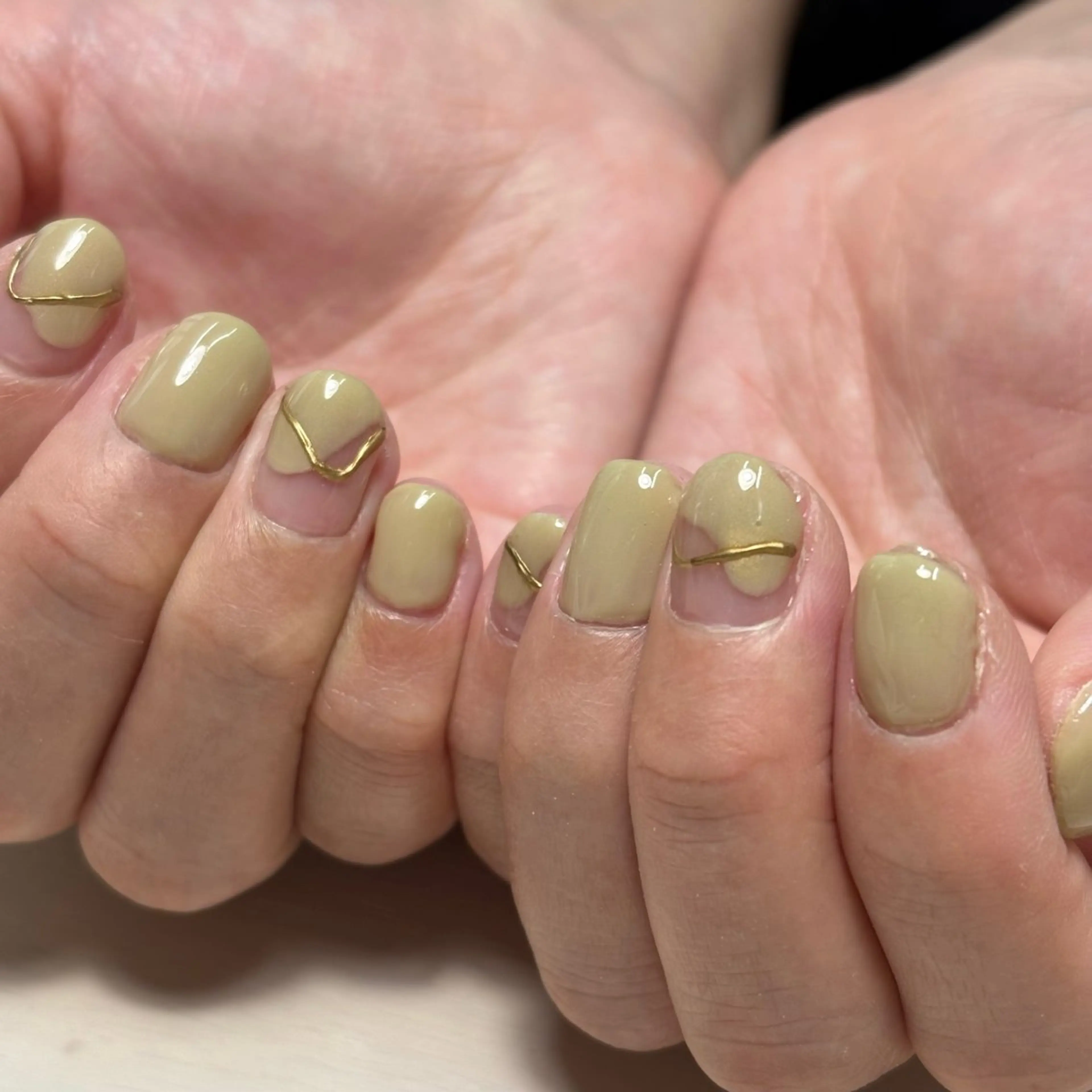ネイル ゴールド グリーン ハンドネイル mumjyu MIKAのネイルデザイン