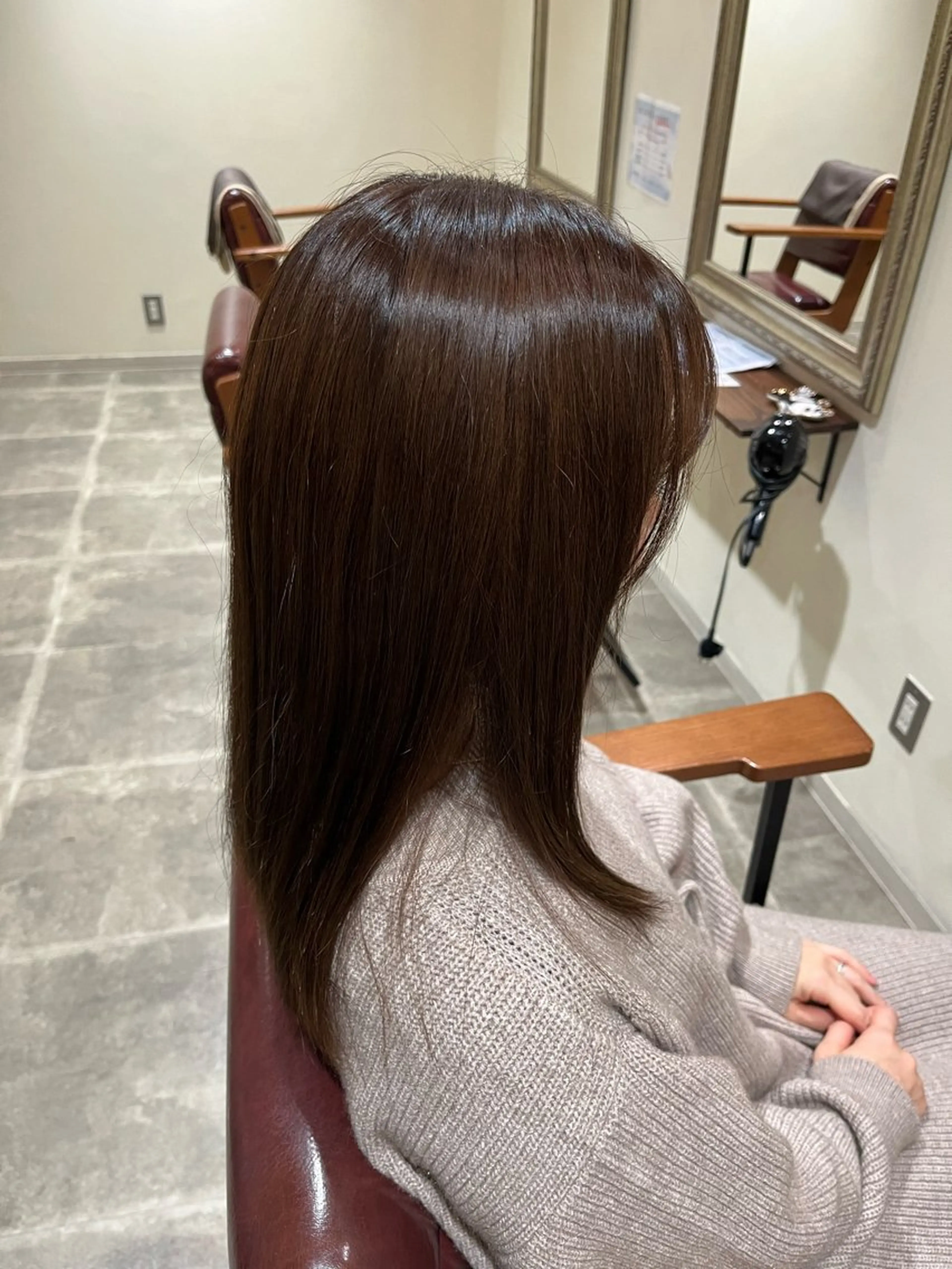 セミロング カラー アッシュ アッシュブラウン ブラウンカラー オレンジ 西川 舞彩のヘアスタイル