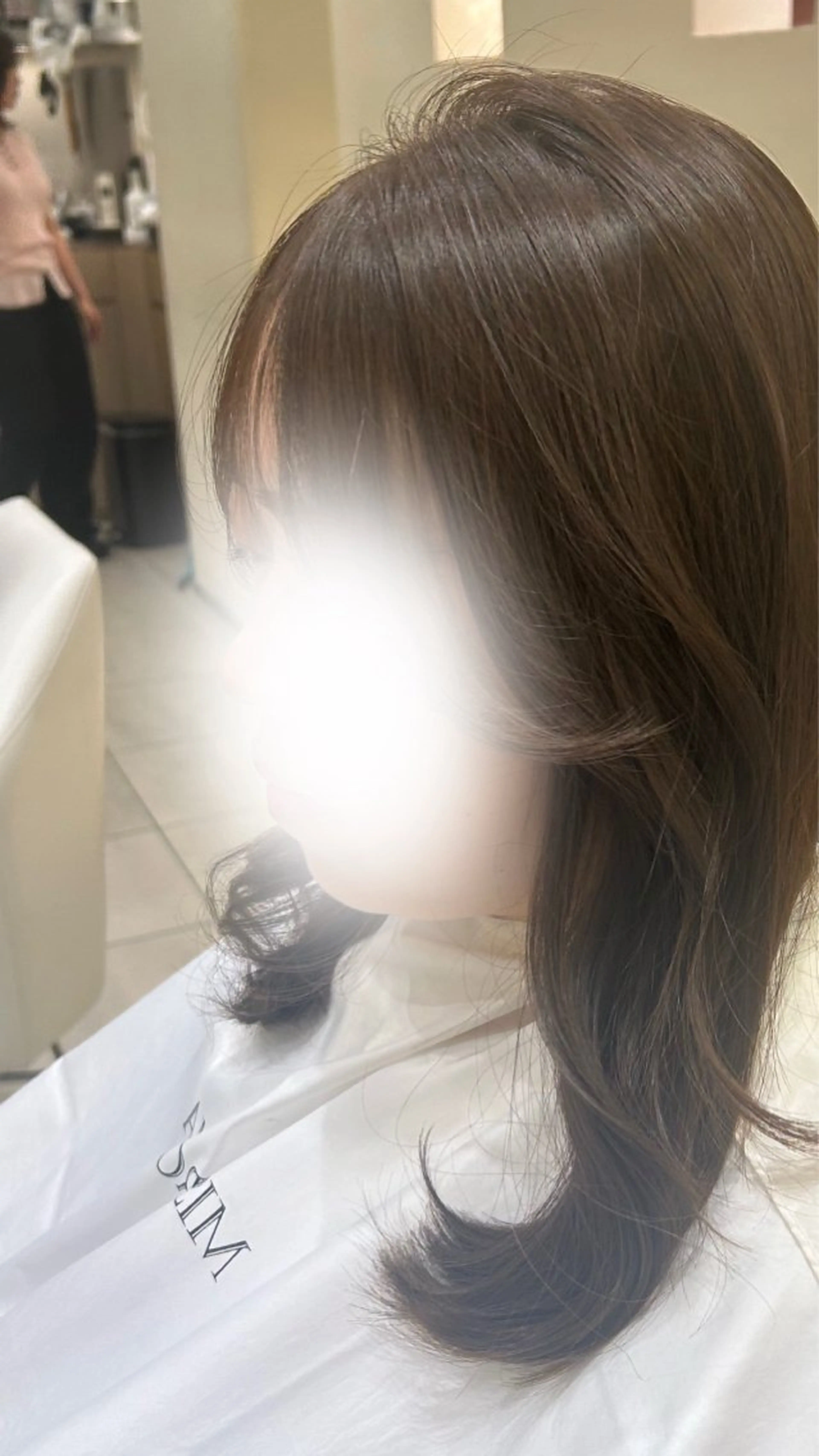 ミディアム カラー アッシュ ベージュカラー カット ヘアカラー 位田 結実のヘアスタイル