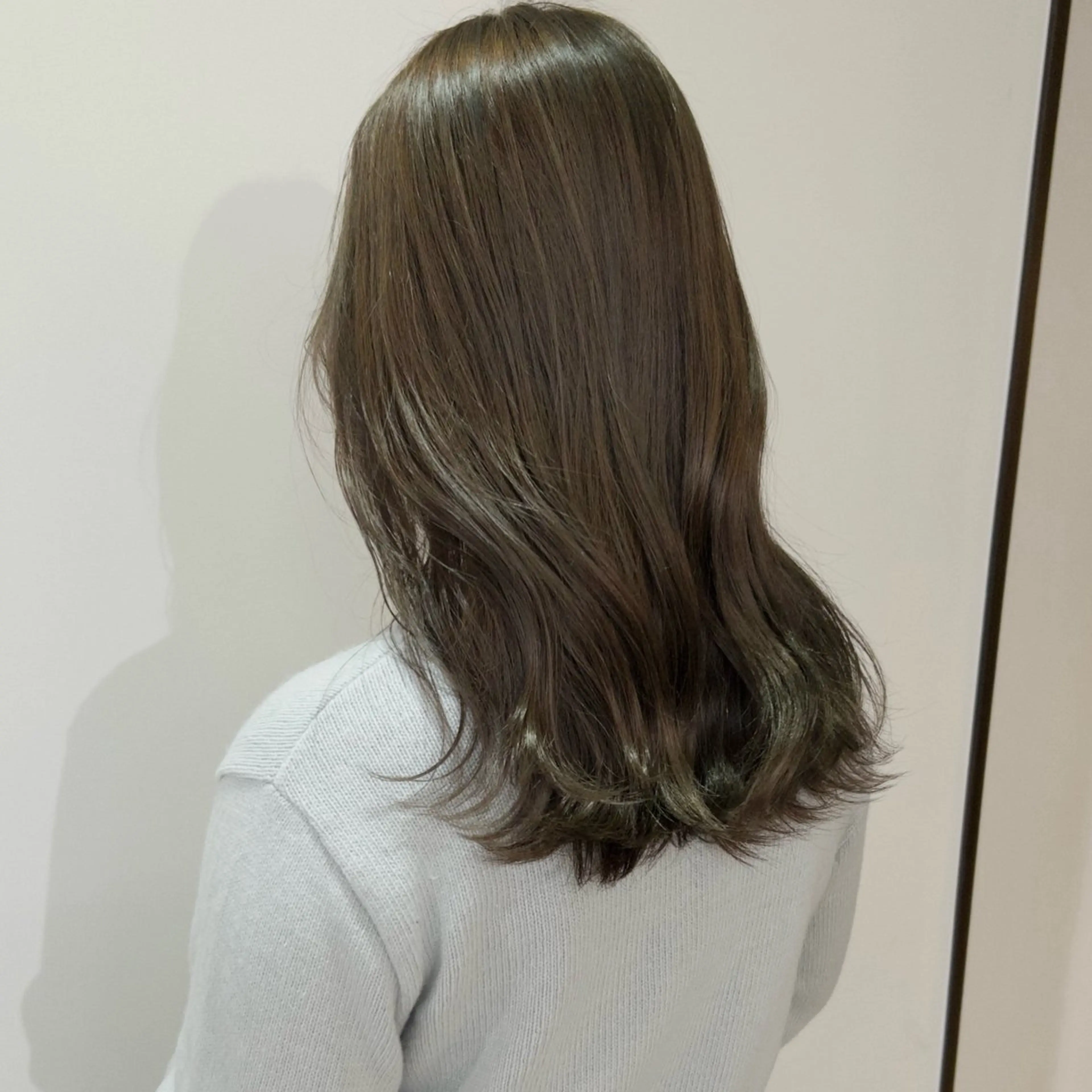 セミロング カラー ブリーチ ダブルカラー ブリーチなしカラー オリーブカラー ヘアカラー トリートメント nonoka オリーブ/レイヤーのヘアスタイル