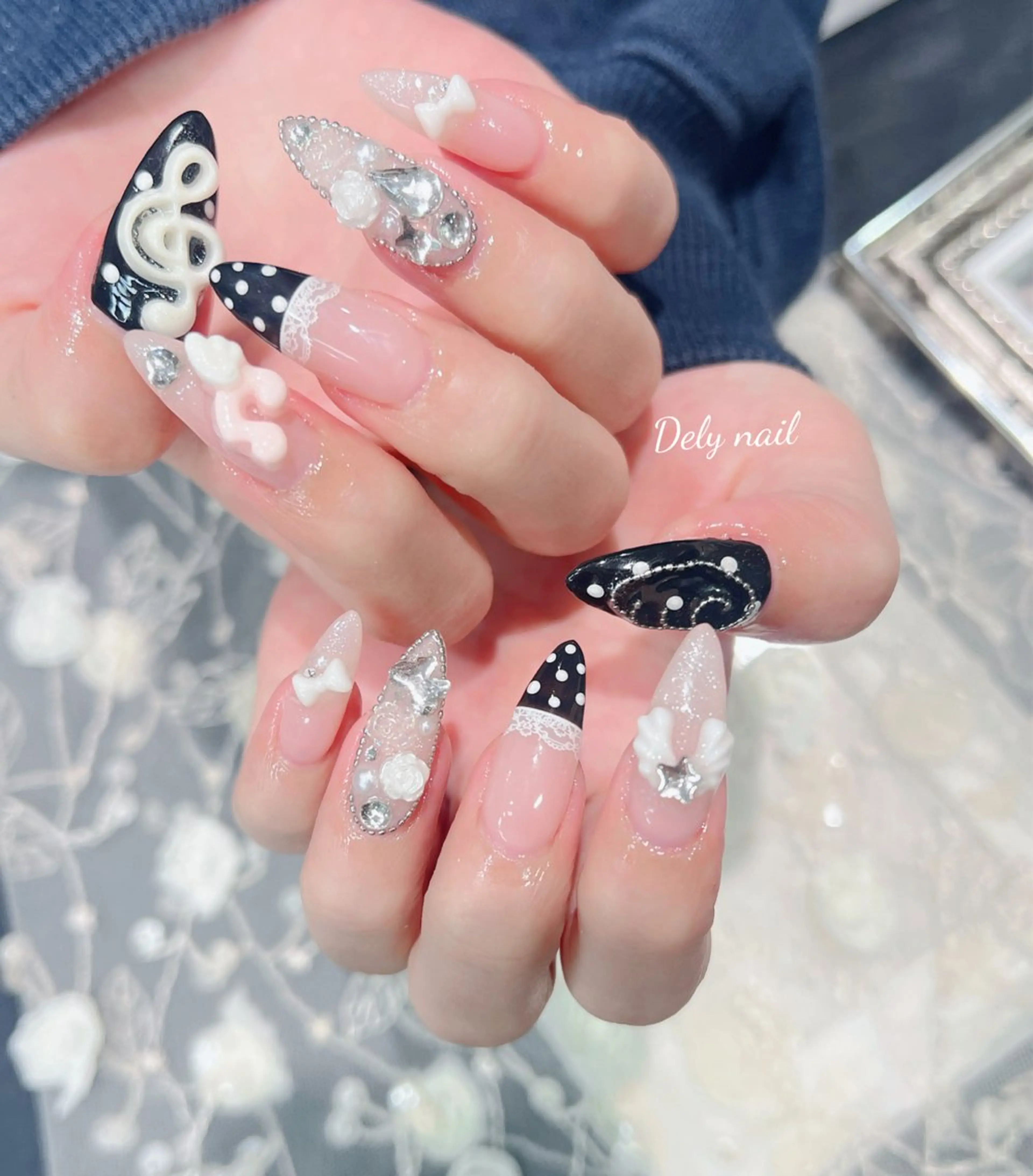 ネイル アートネイル ドット 長さ出し ガーリー スカルプネイル Dely Nailのネイルデザイン
