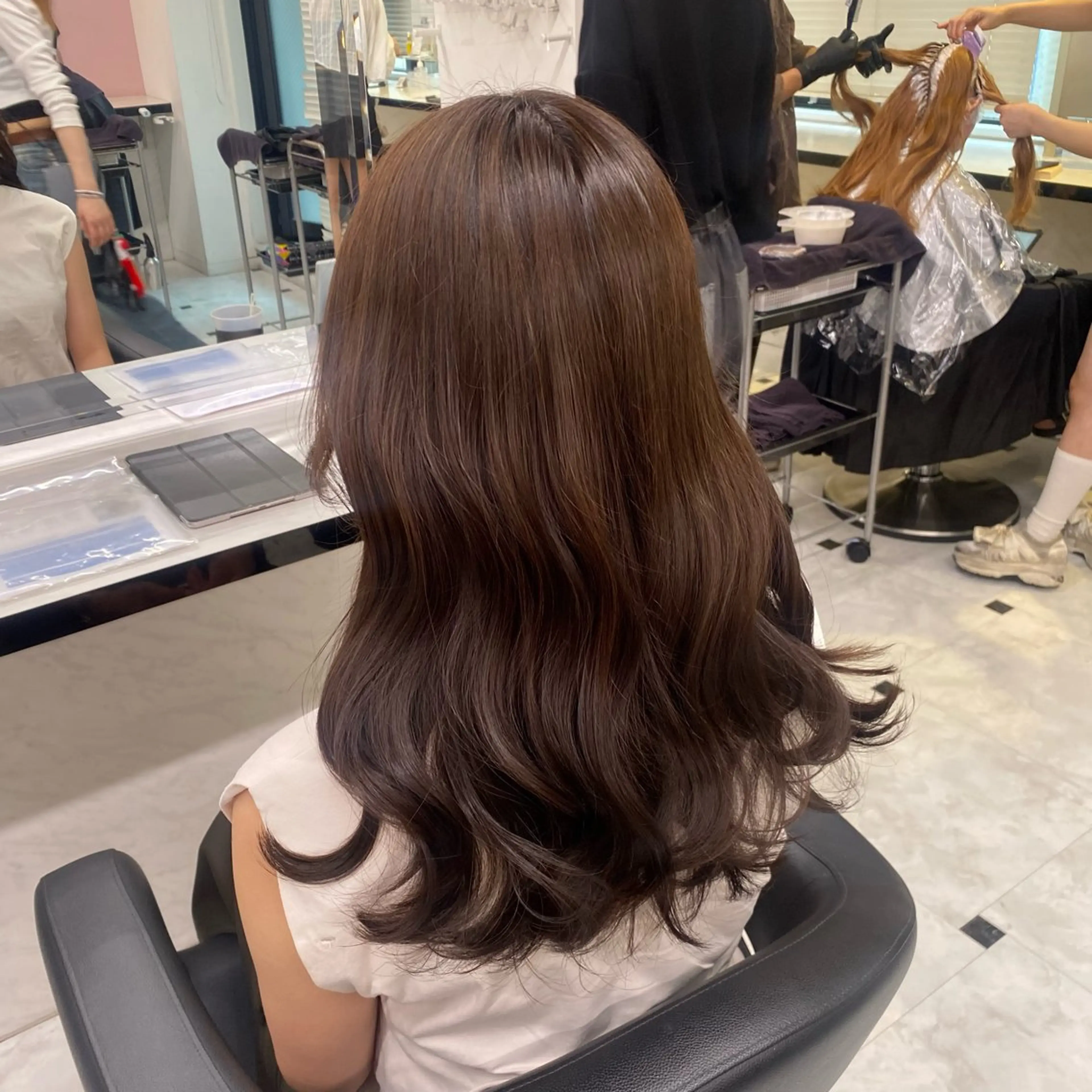 ロング カラー カット ヘアカラー トリートメント 透明感ベージュカラー 🪞上野🪞AIのヘアスタイル