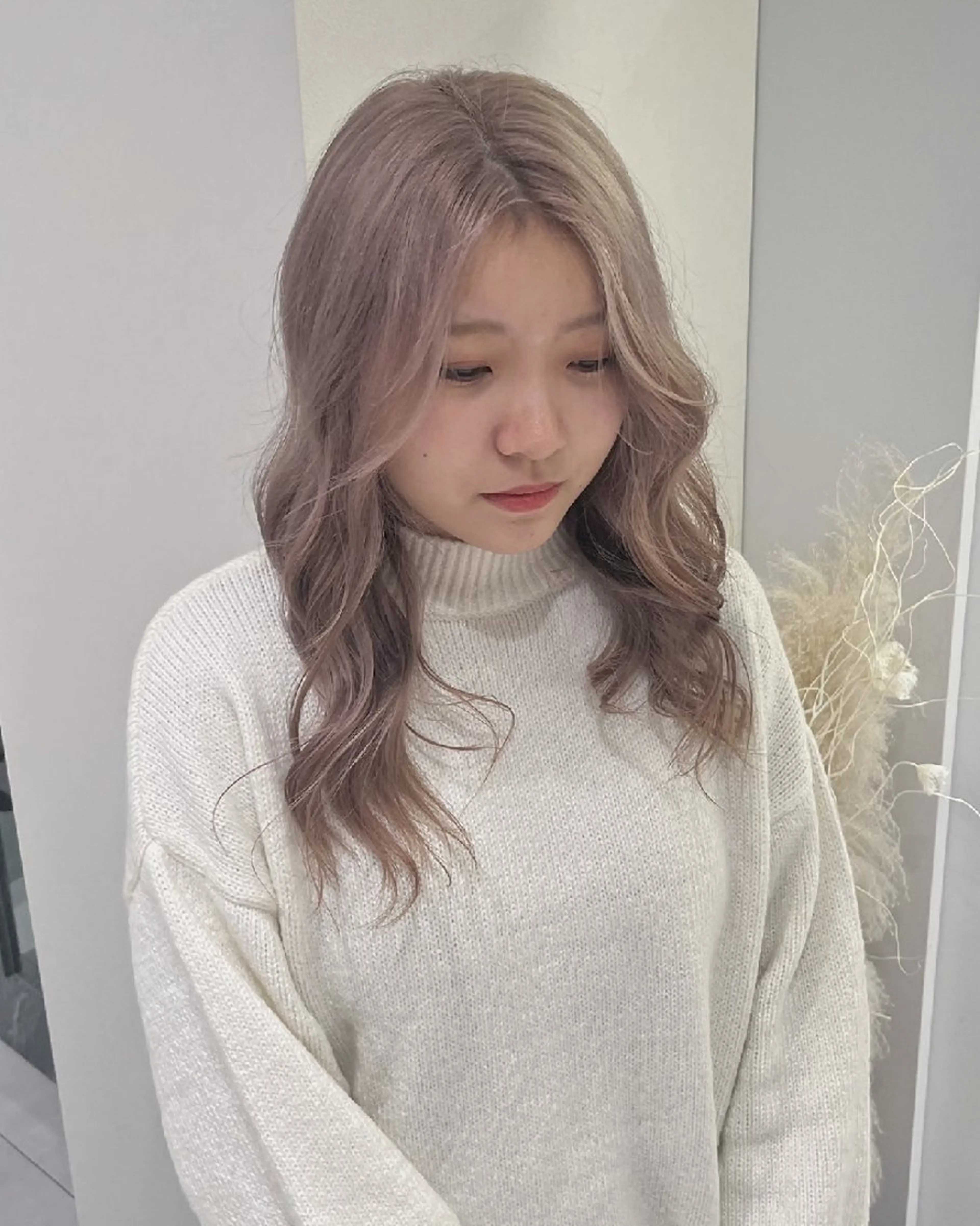 セミロング ハイライト 髪質改善 韓国風ヘア レイヤーカット piLLon 心斎橋のヘアスタイル