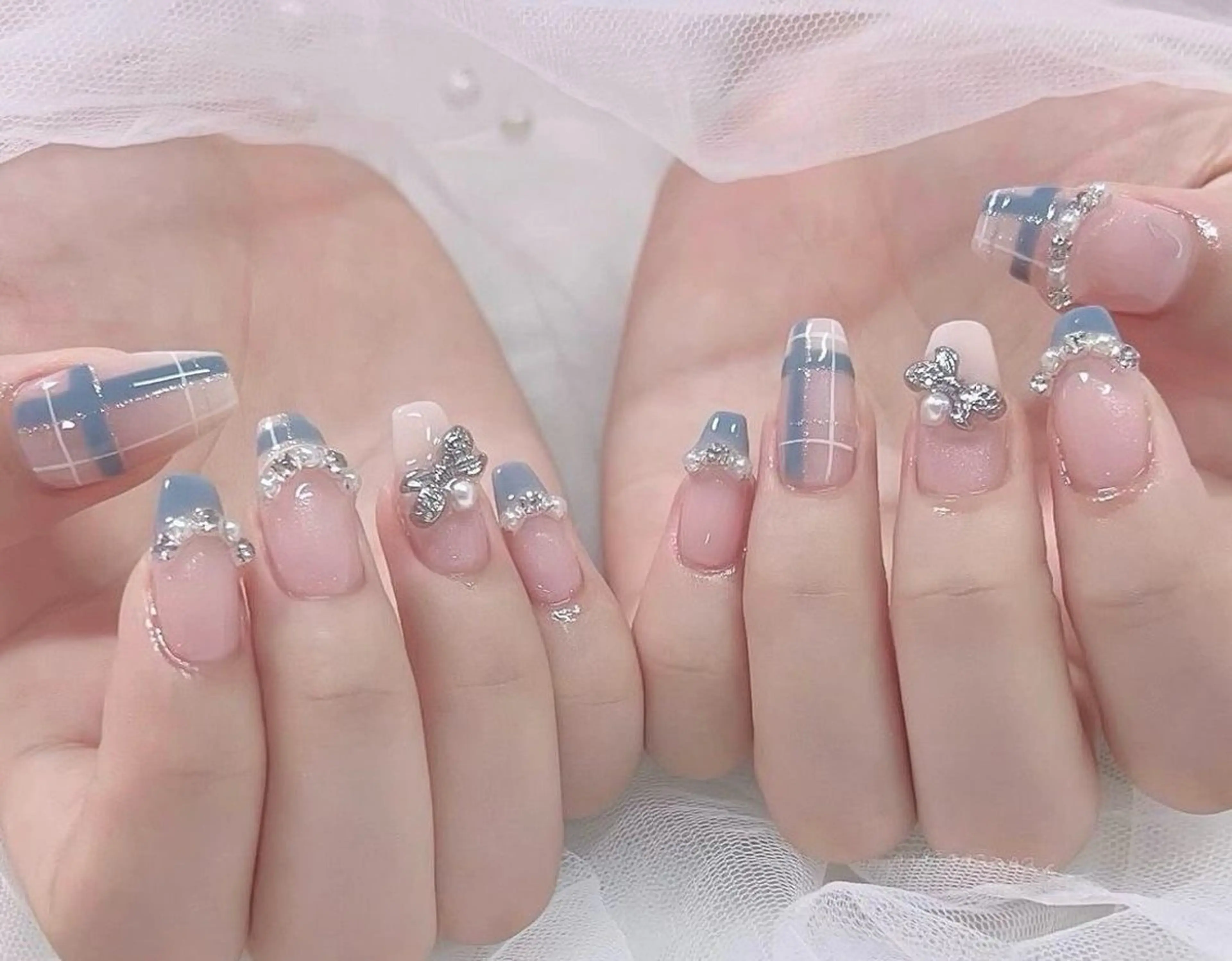 ネイル マグネットネイル ピンク ネイルチップ 冬ネイル クリスマス ハンドネイル Lee Nailsのネイルデザイン