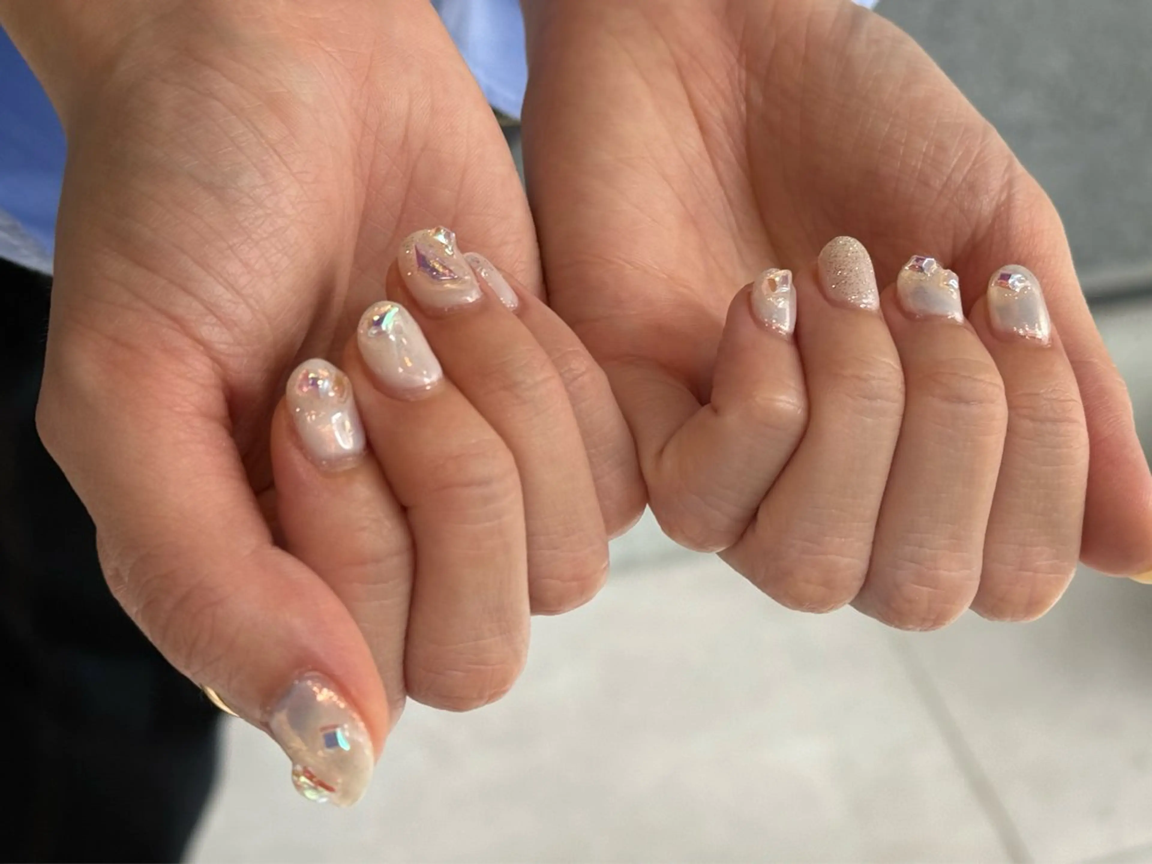 ネイル オーロラネイル nail salon swaddle 🪽のネイルデザイン