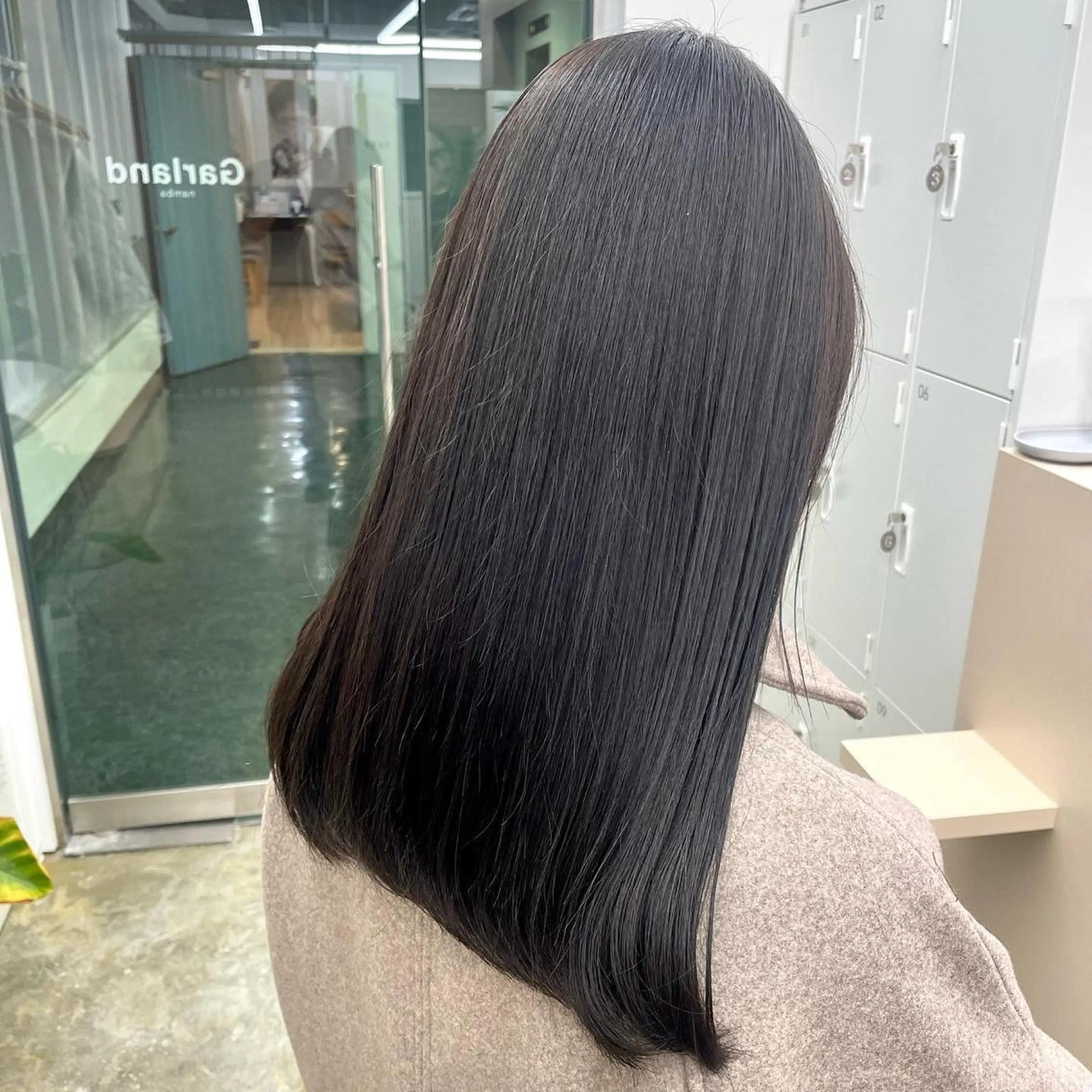 ミディアム カラー 肌に馴染む暗髪 梅田・増田のヘアスタイル