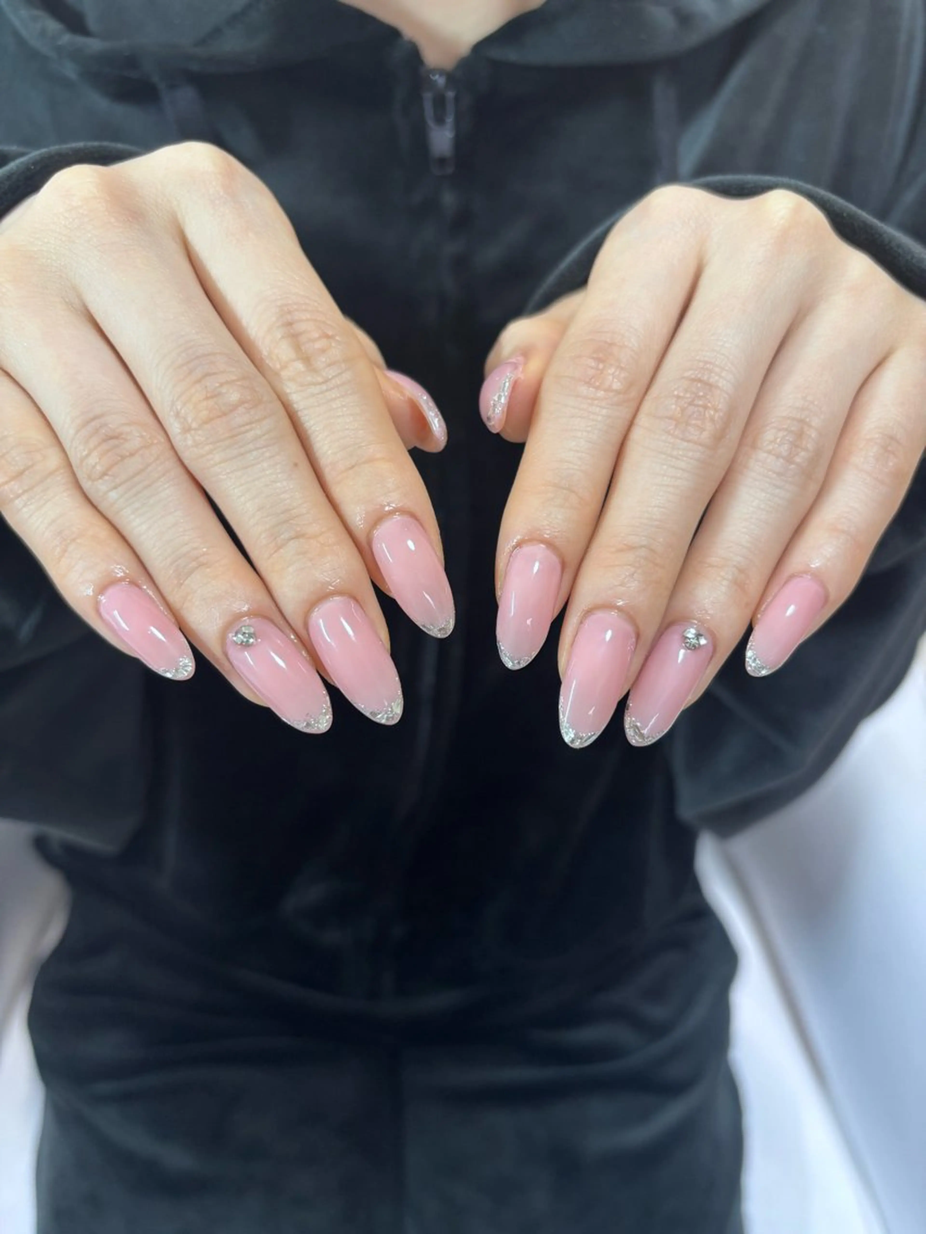 ネイル フレンチネイル ガラスフレンチ ピンク ハンドネイル nailsalon yoonseul所属・nailist mayu 💅🏻のネイルデザイン