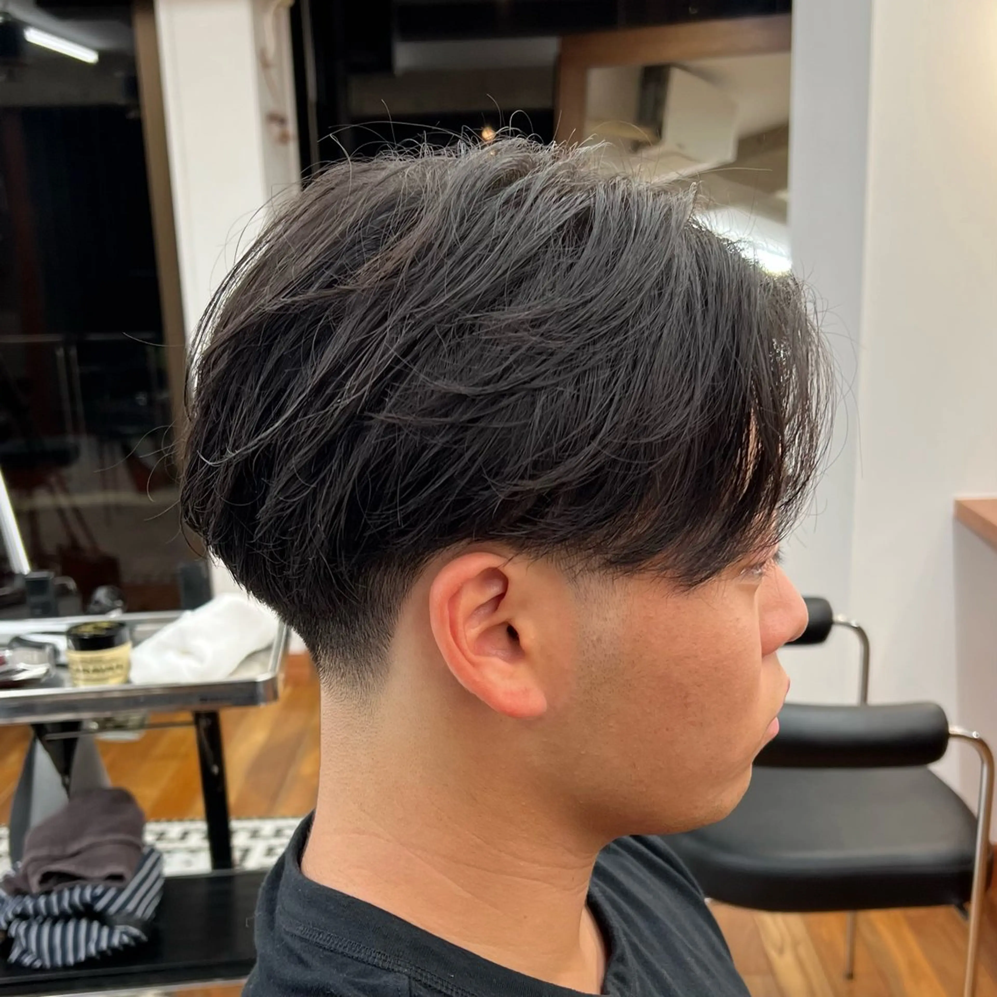 ショート メンズ センターパート フェードカット 刈り上げ カット メンズカット✂️ スキンフェード伊藤陸のヘアスタイル