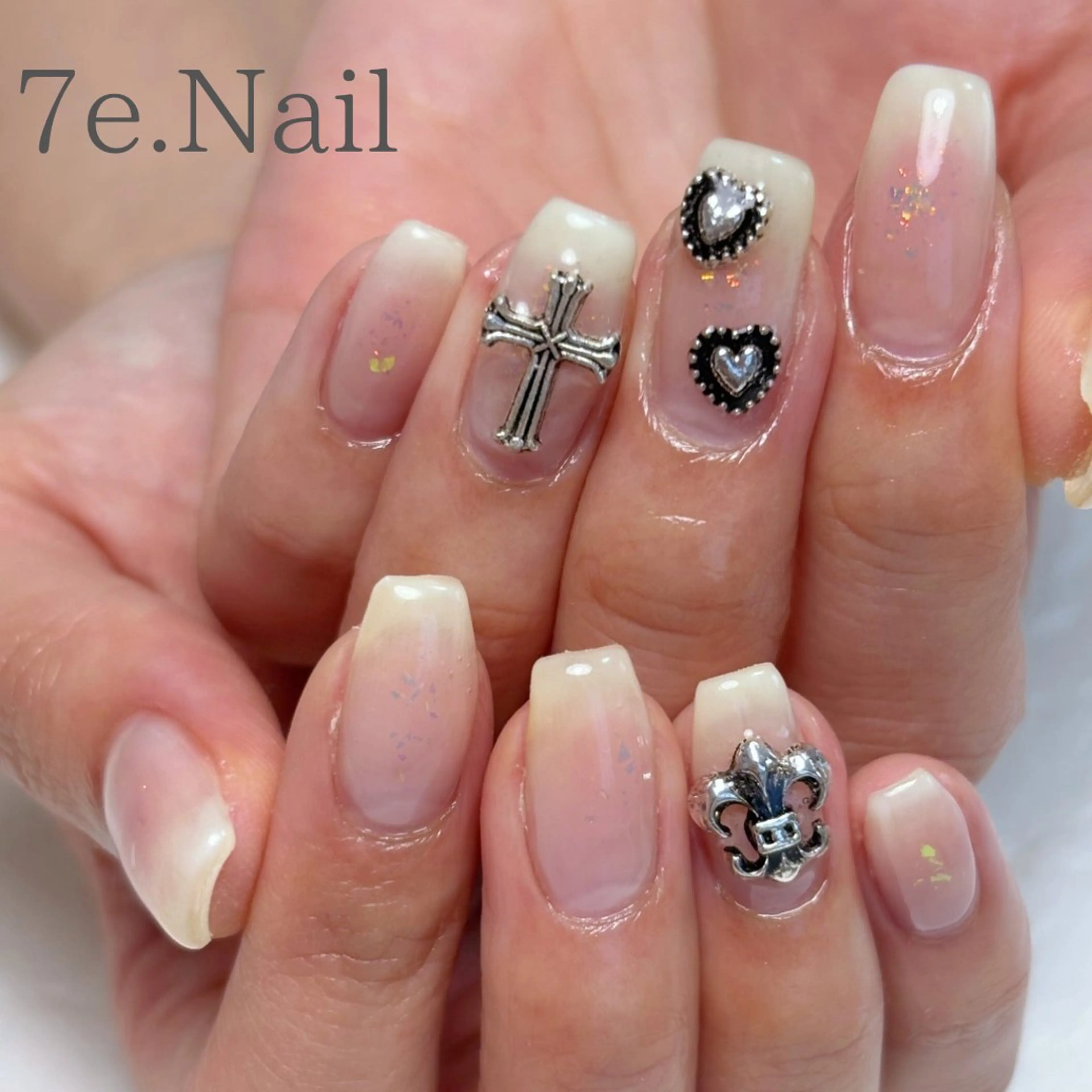 ネイル 7e. Nailのネイルデザイン