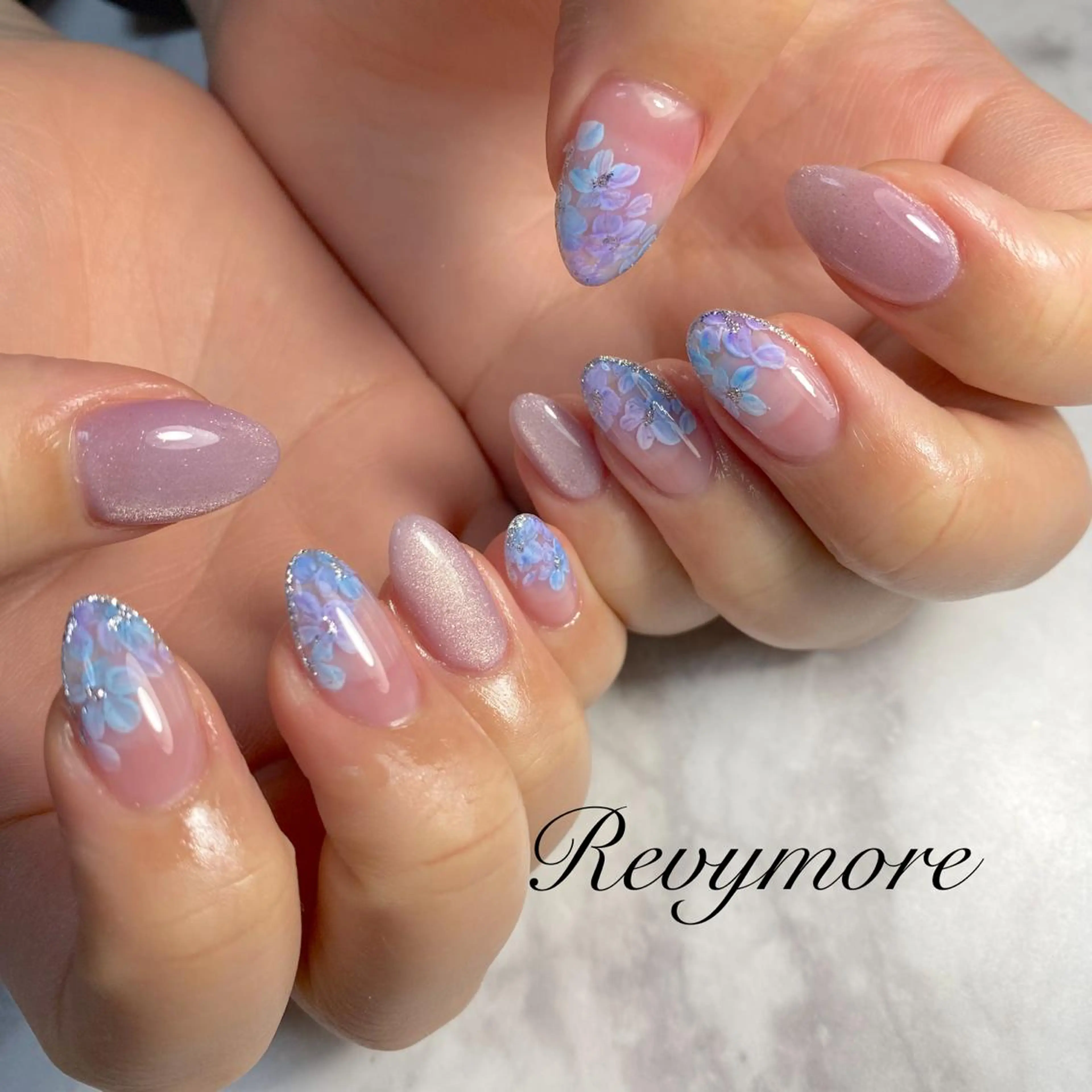 ミディアム ネイル 韓国風ヘア ジェルネイル キラキラネイル 韓国ネイル マグネットネイル nail salon Revymoreのネイルデザイン