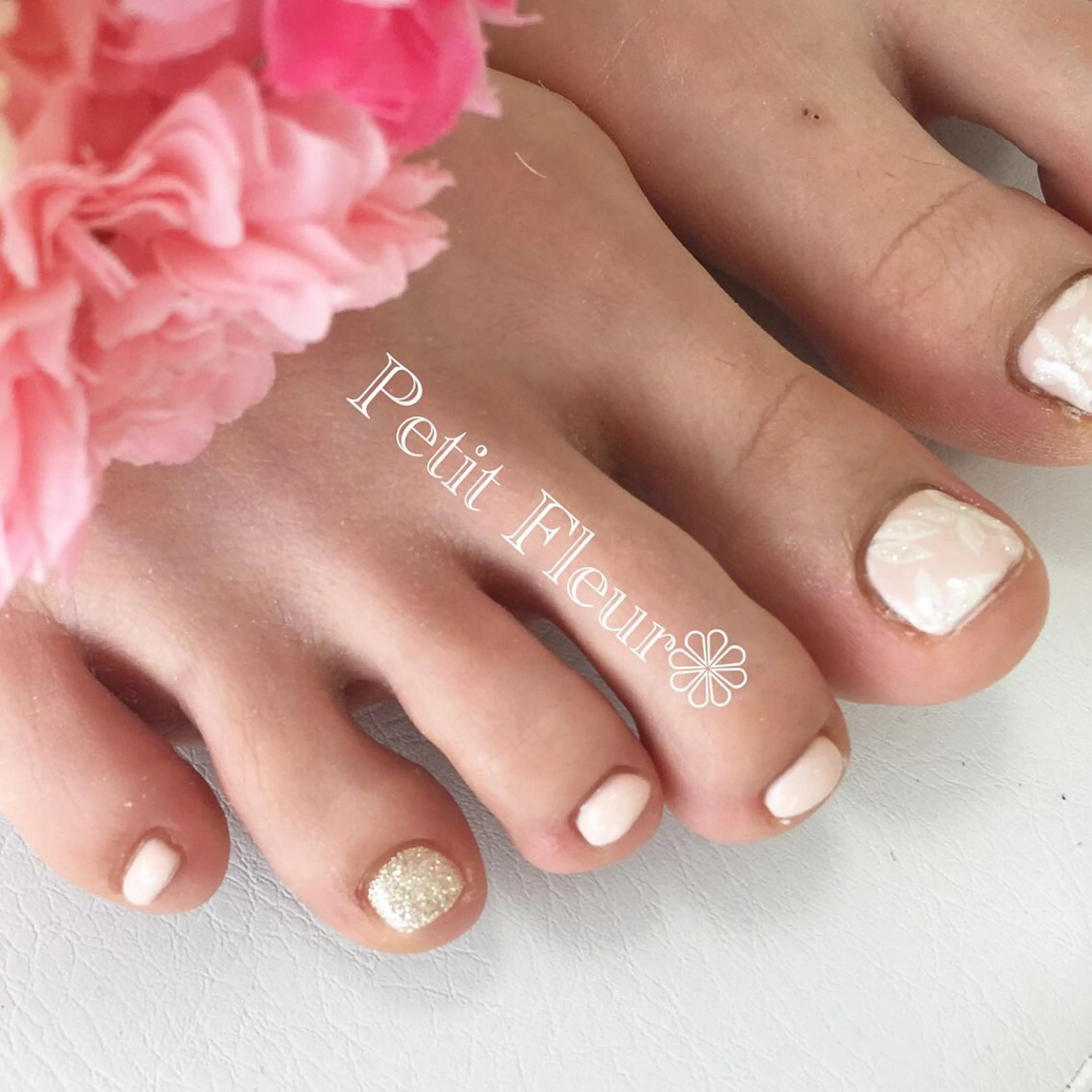 ネイル アートネイル ラメ(グリッター) ピンク ピンクベージュ シンプルネイル Petit Fleur所属・青柳 亜梨奈のマツエク・マツパデザイン