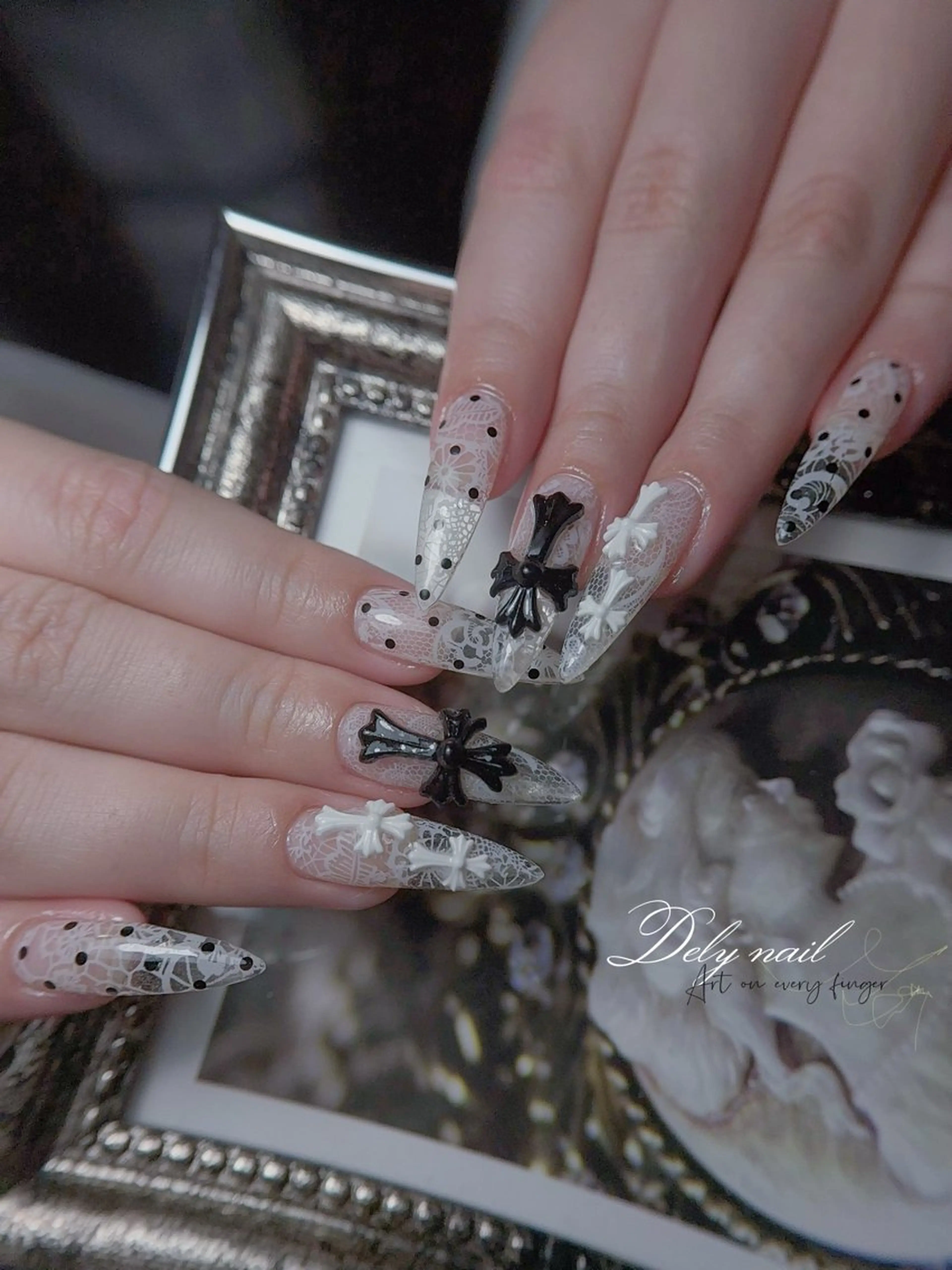 ロング ハンドネイル Dely Nailのネイルデザイン