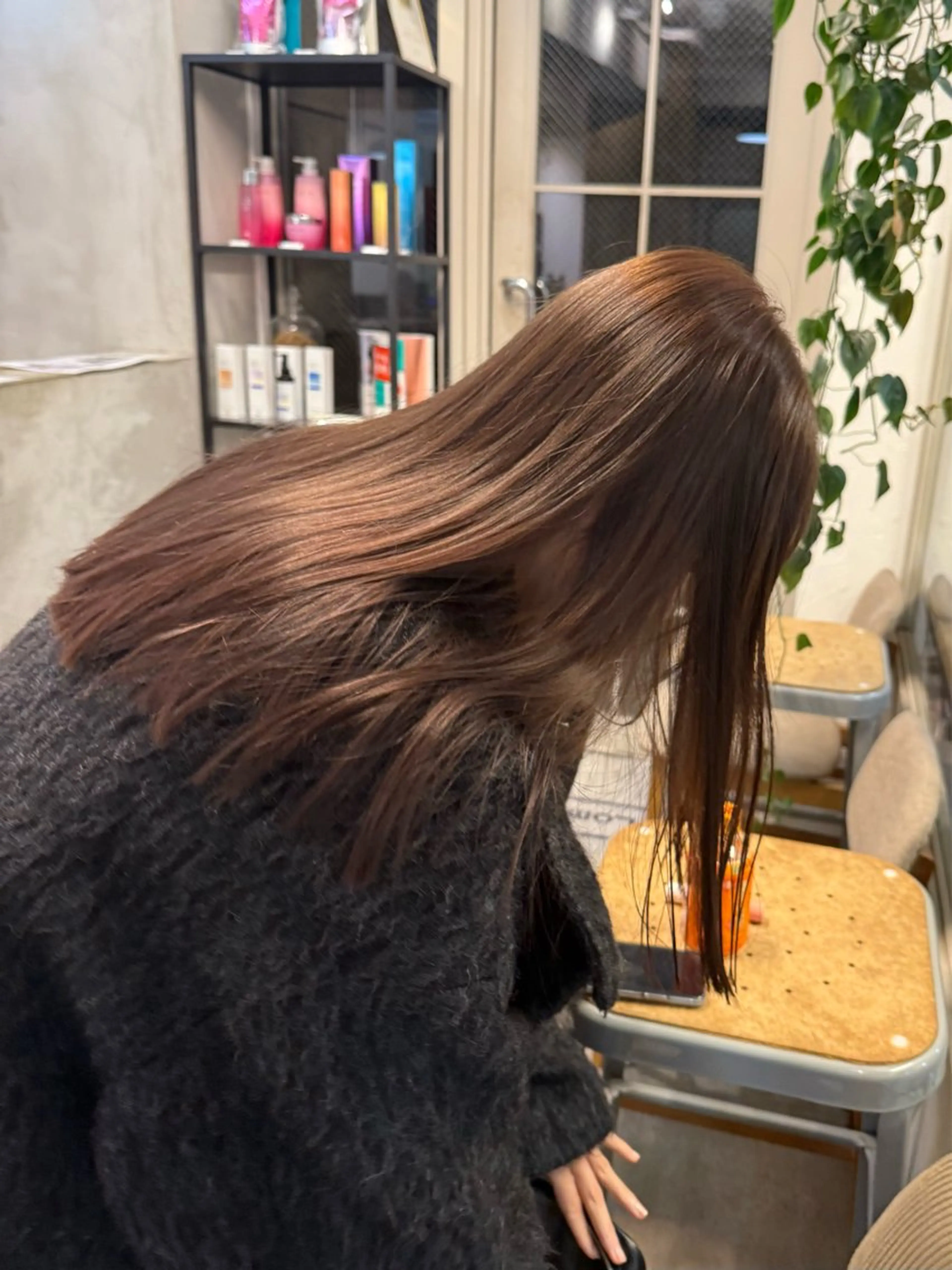 セミロング カラー ミルクティー× グレージュMOMOのヘアスタイル