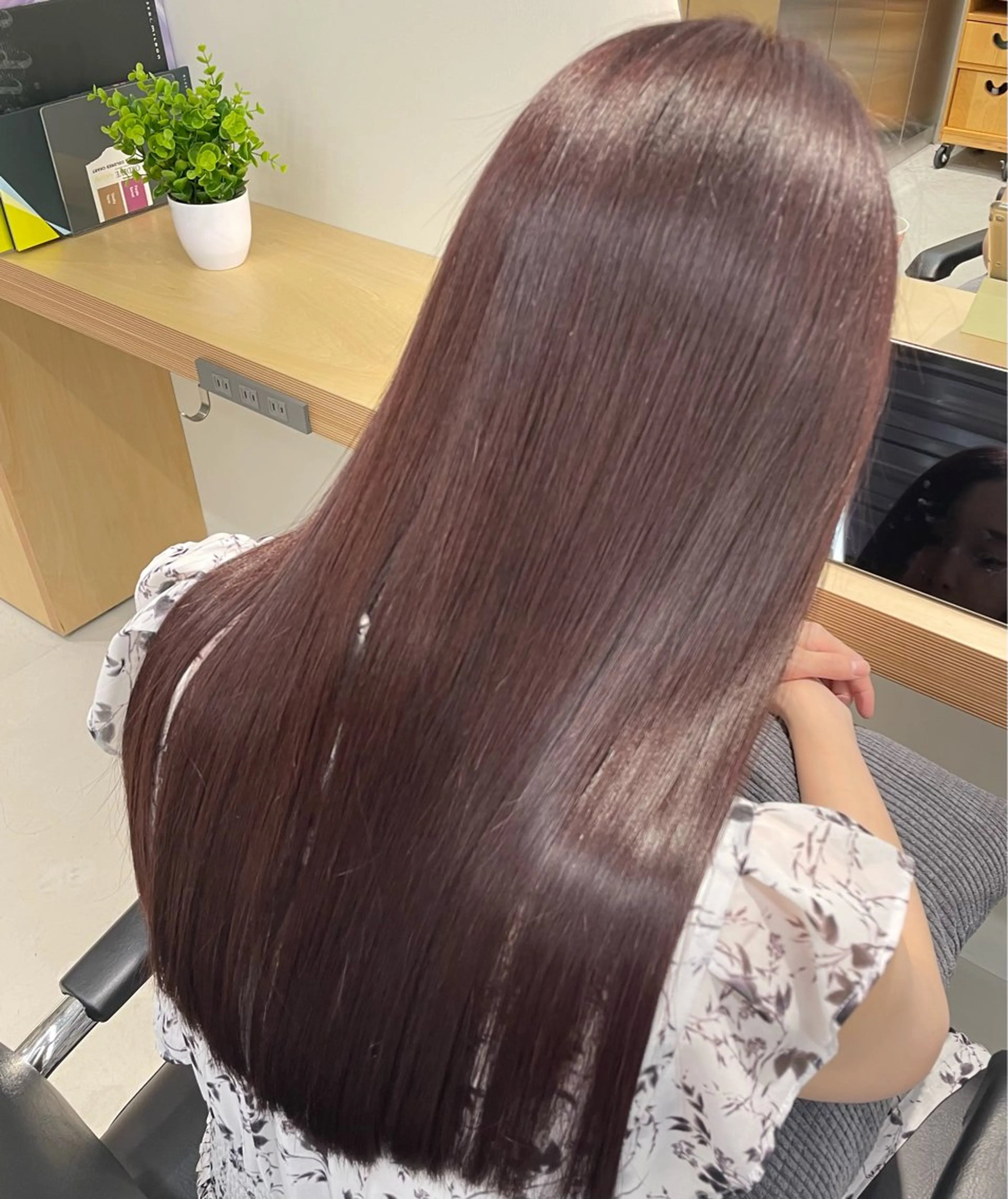 セミロング カラー ヘアカラー トリートメント 髪質改善・艶髪特化 木村侑平のヘアスタイル