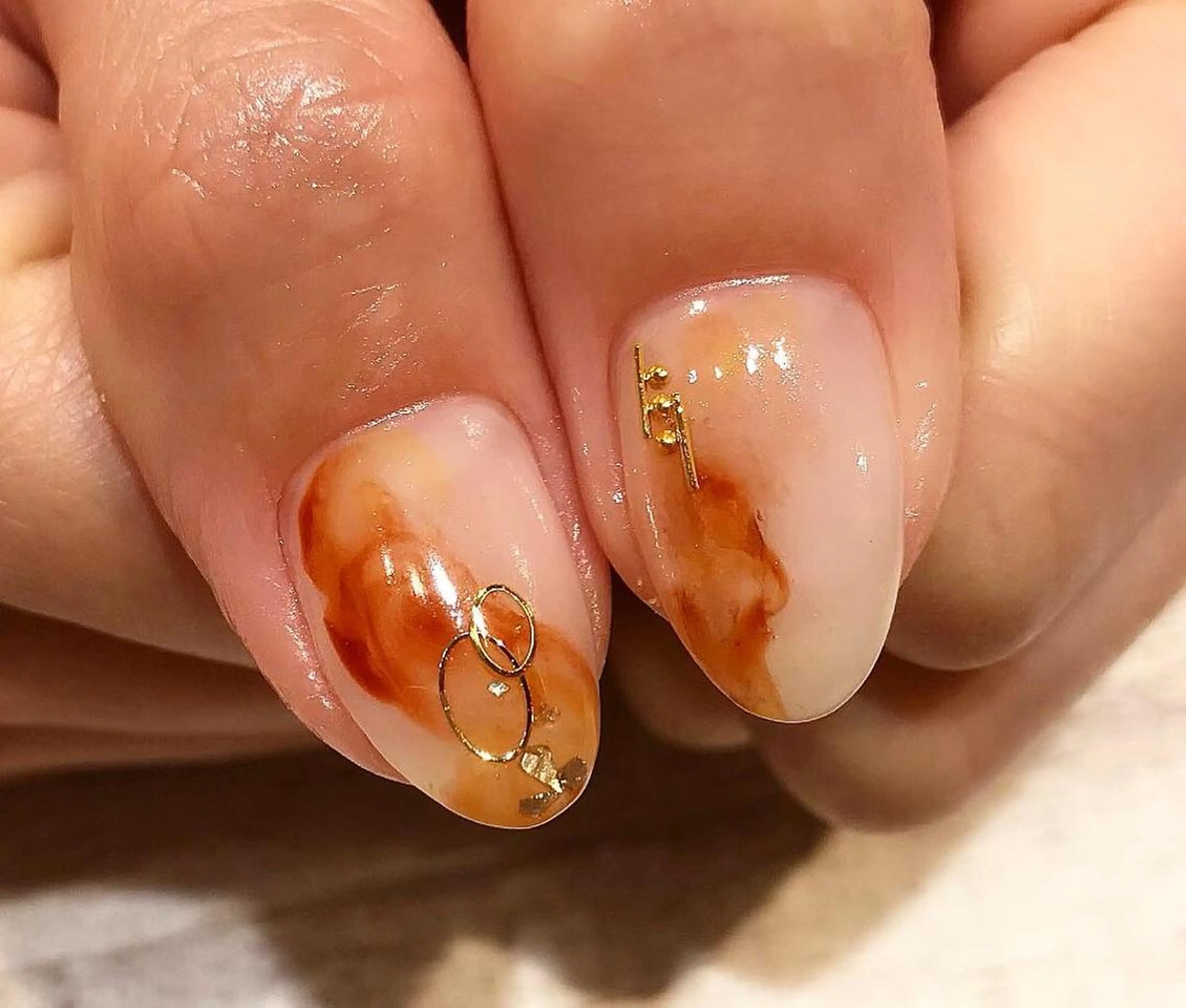 ネイル べっ甲ネイル ニュアンスネイル ハンドネイル ハンドケア コンディショニングサロンRoots所属・コンディショニング サロンRootsのネイルデザイン