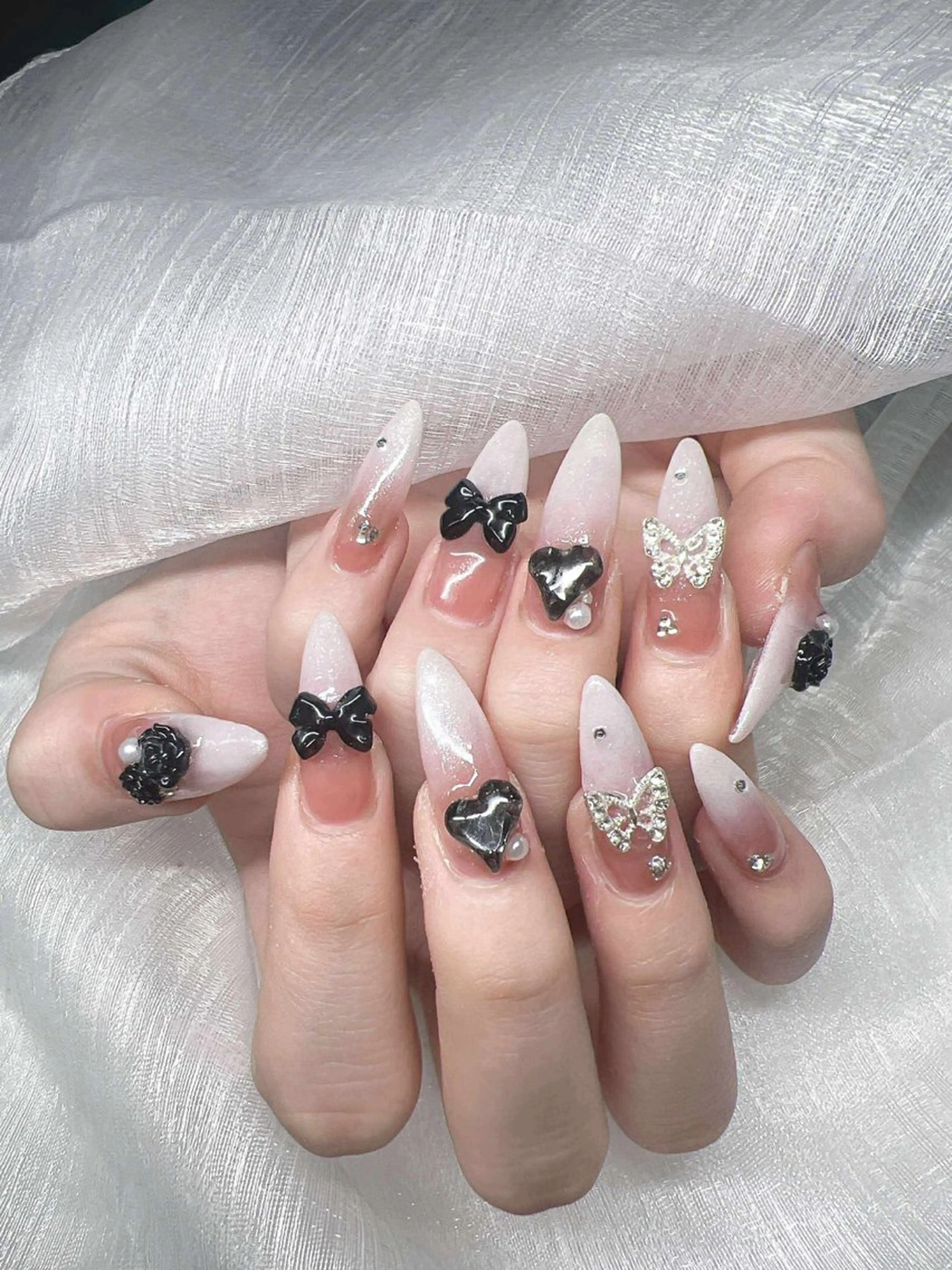 ネイル 長さ出し グラデーション 卒業式 キラキラネイル マグネットネイル ハンドネイル Lee Nailsのネイルデザイン