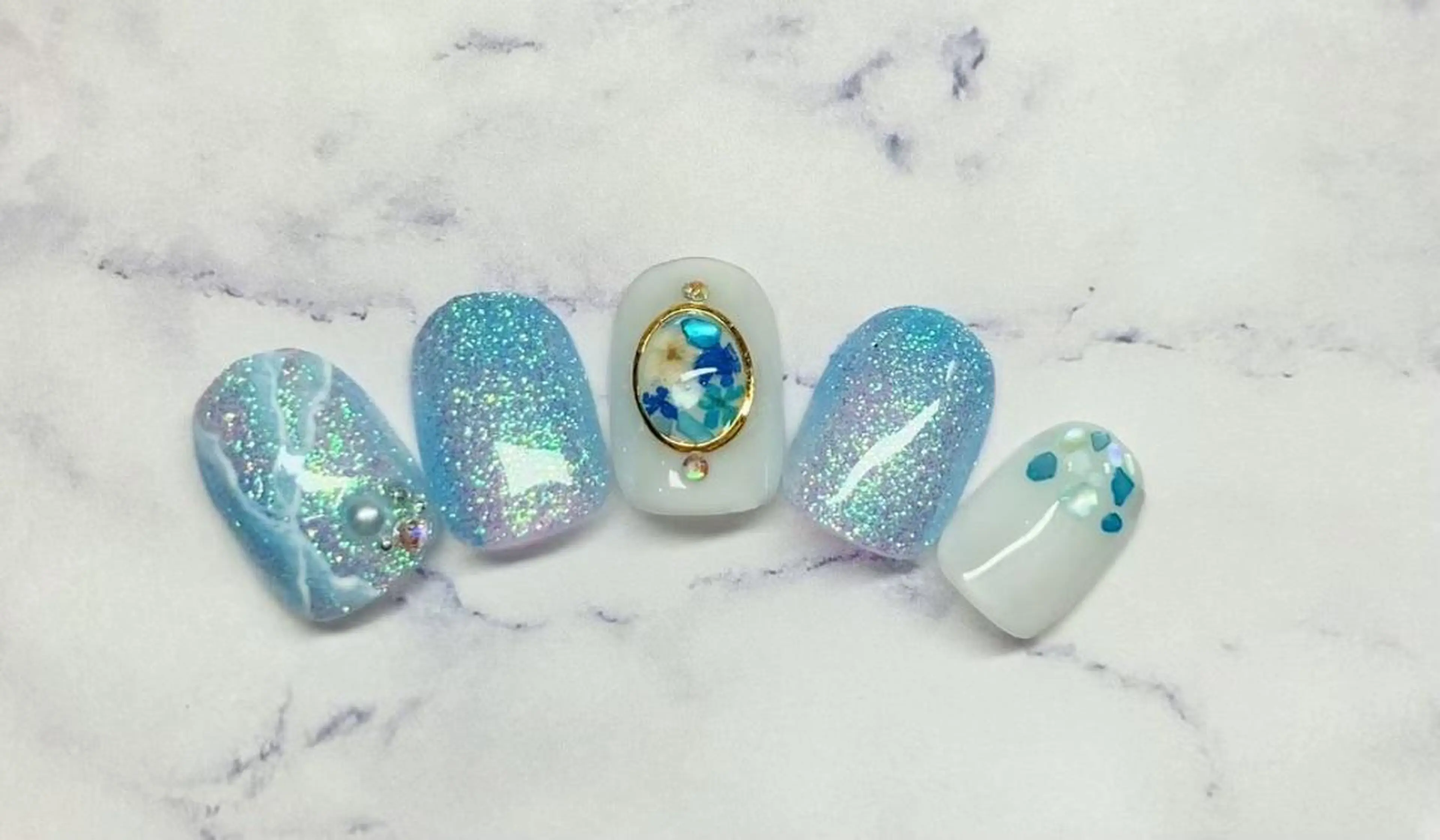 ネイル マツエク・マツパ アイブロウ 韓国風マツエク パリジェンヌラッシュリフト まつげパーマ 長さ出し ジェルネイル ハンドネイル Nail&eye Belire 新宿のネイルデザイン