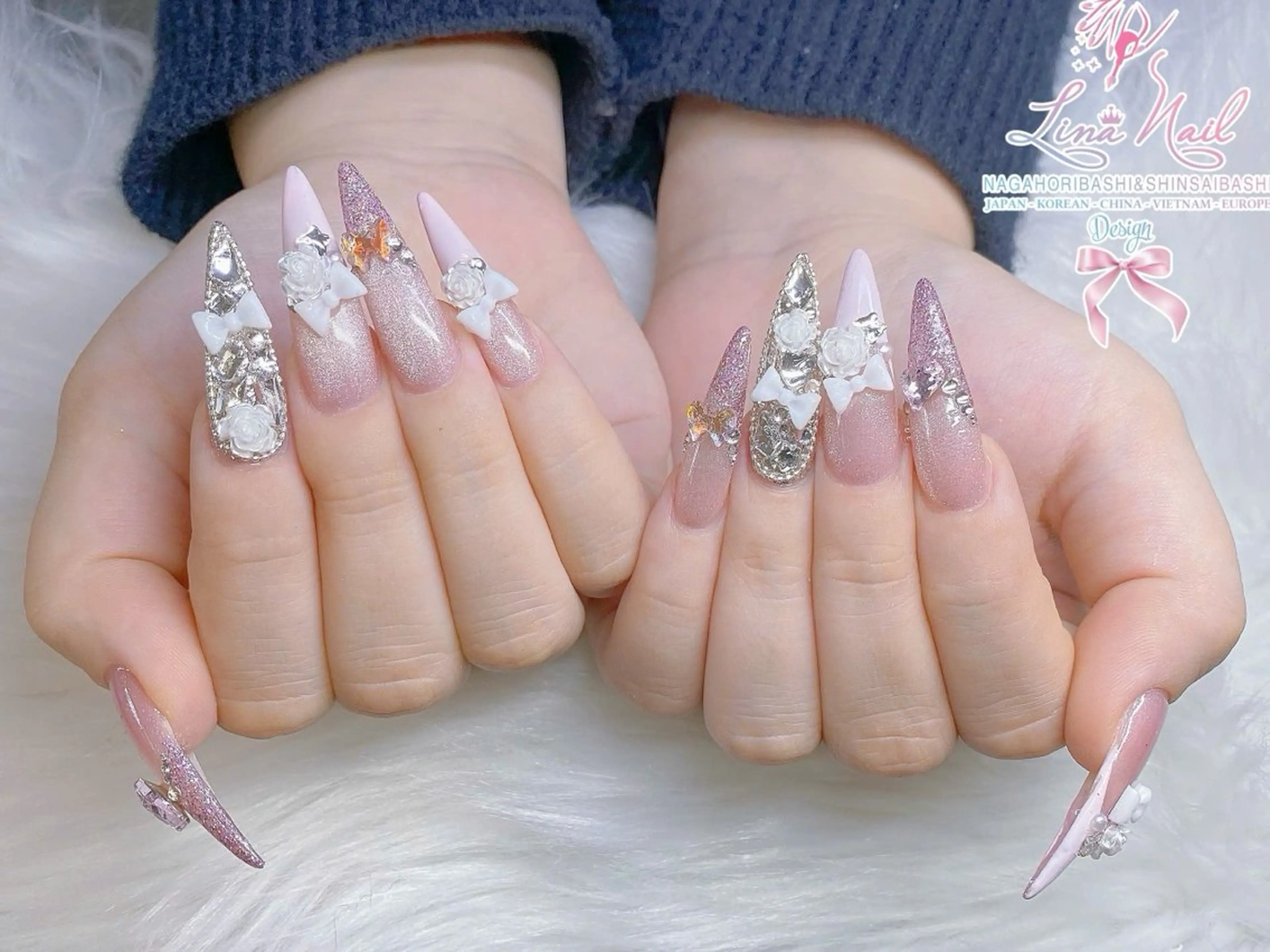 セミロング 韓国風ヘア クリスマス ハンドネイル 79Linanailnamba所属・Linanail Nambaのネイルデザイン