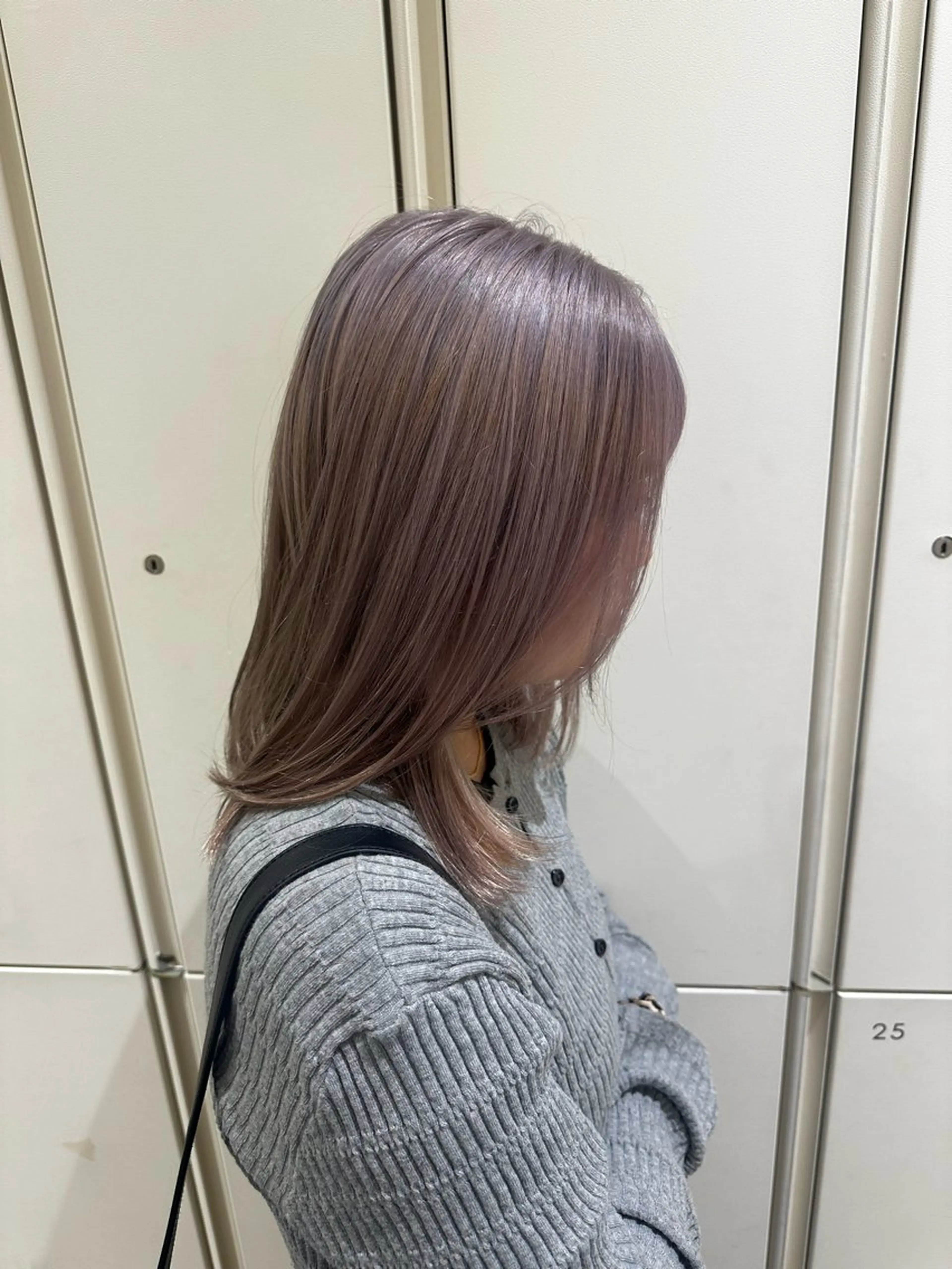 ミディアム カラー ヘアアレンジ タイトボブ個性派カラ ーAKANEのヘアスタイル