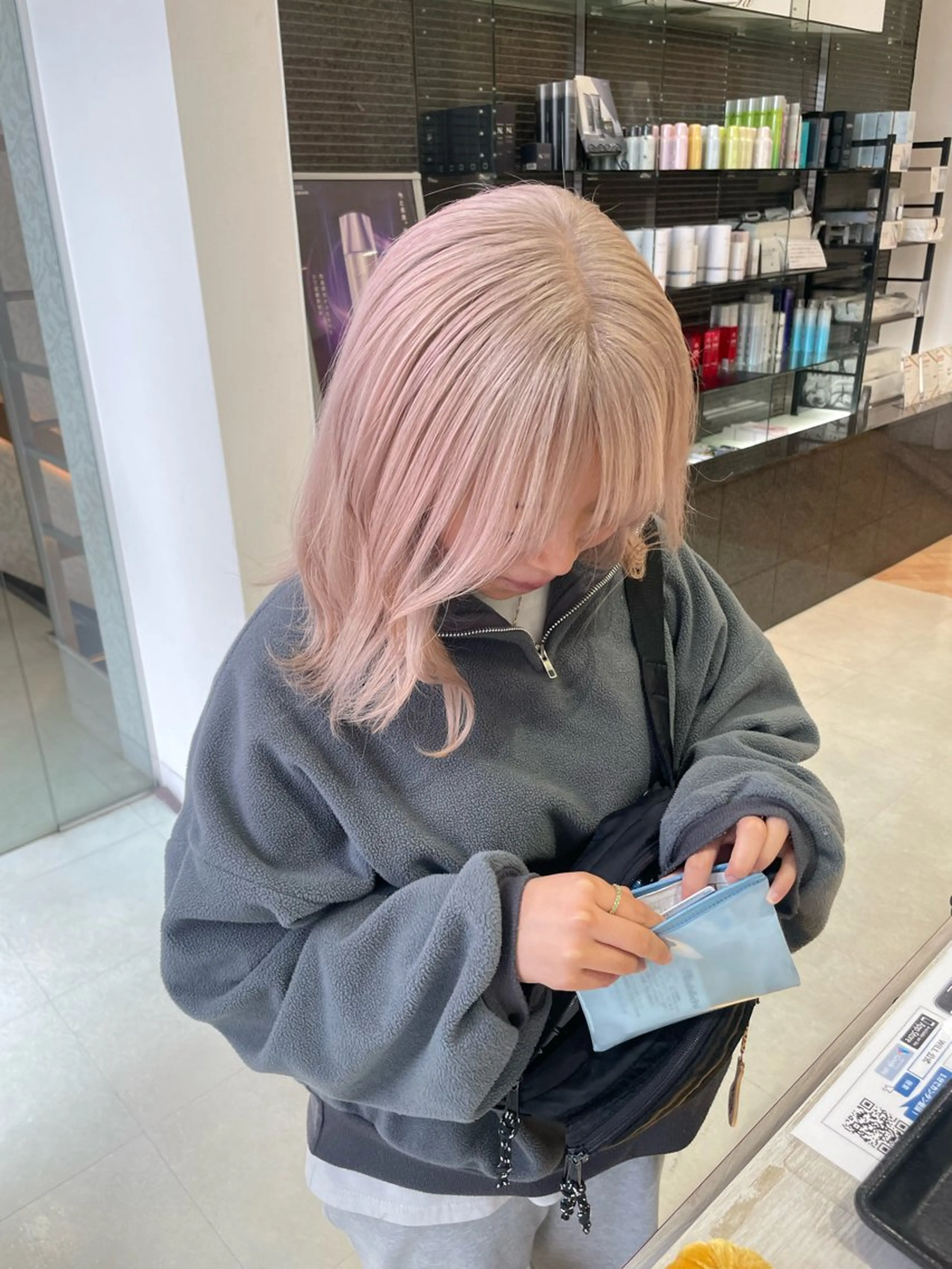 ミディアム カラー ベージュカラー ブリーチ ピンクカラー ホワイトベージュ ✨似合わせ特化美容師 WILL上村　拳吾のヘアスタイル