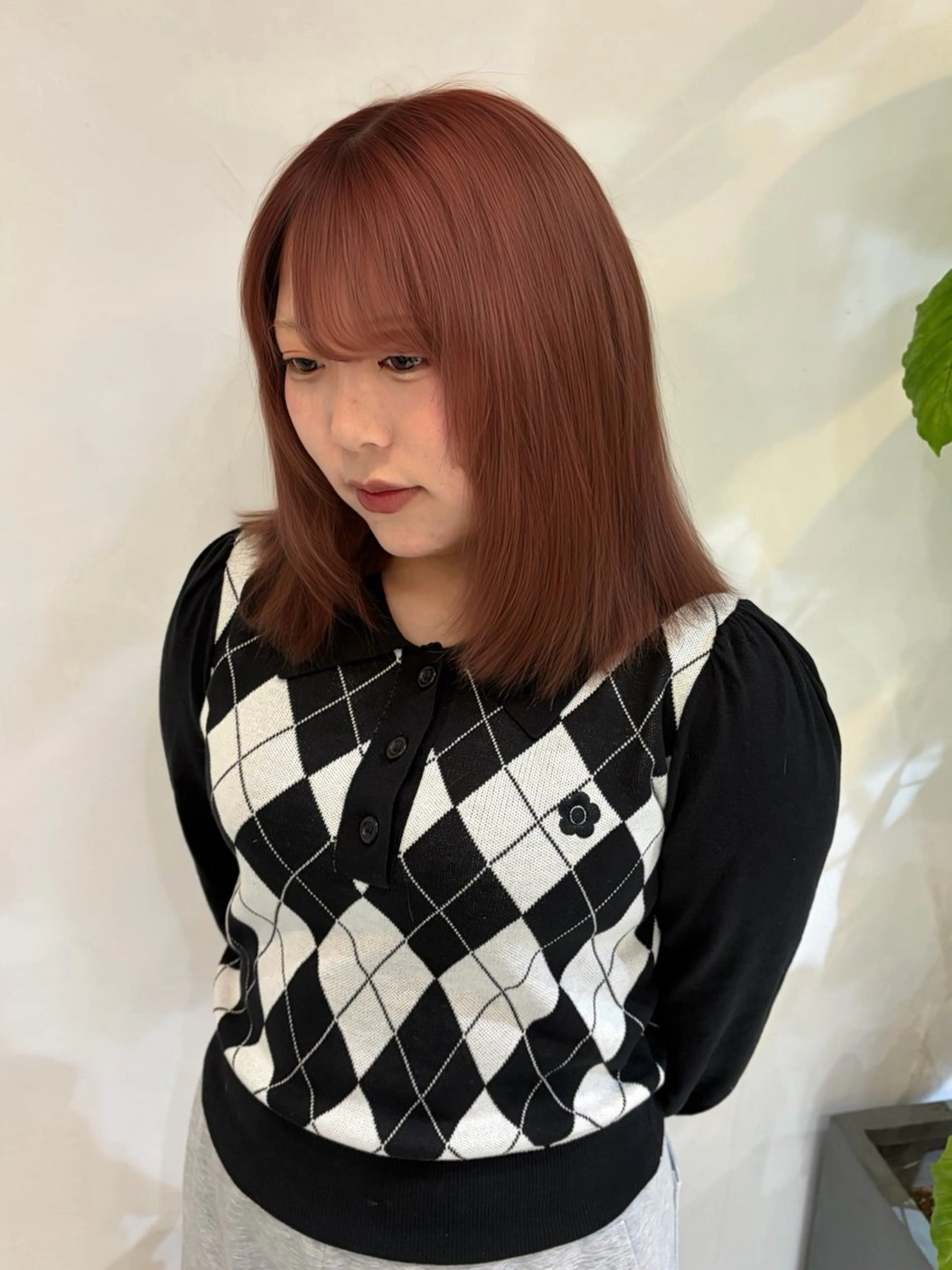 ミディアム カラー ブリーチ ブラウンカラー ピンクカラー ピンクブラウン 塩崎 聖奈のヘアスタイル