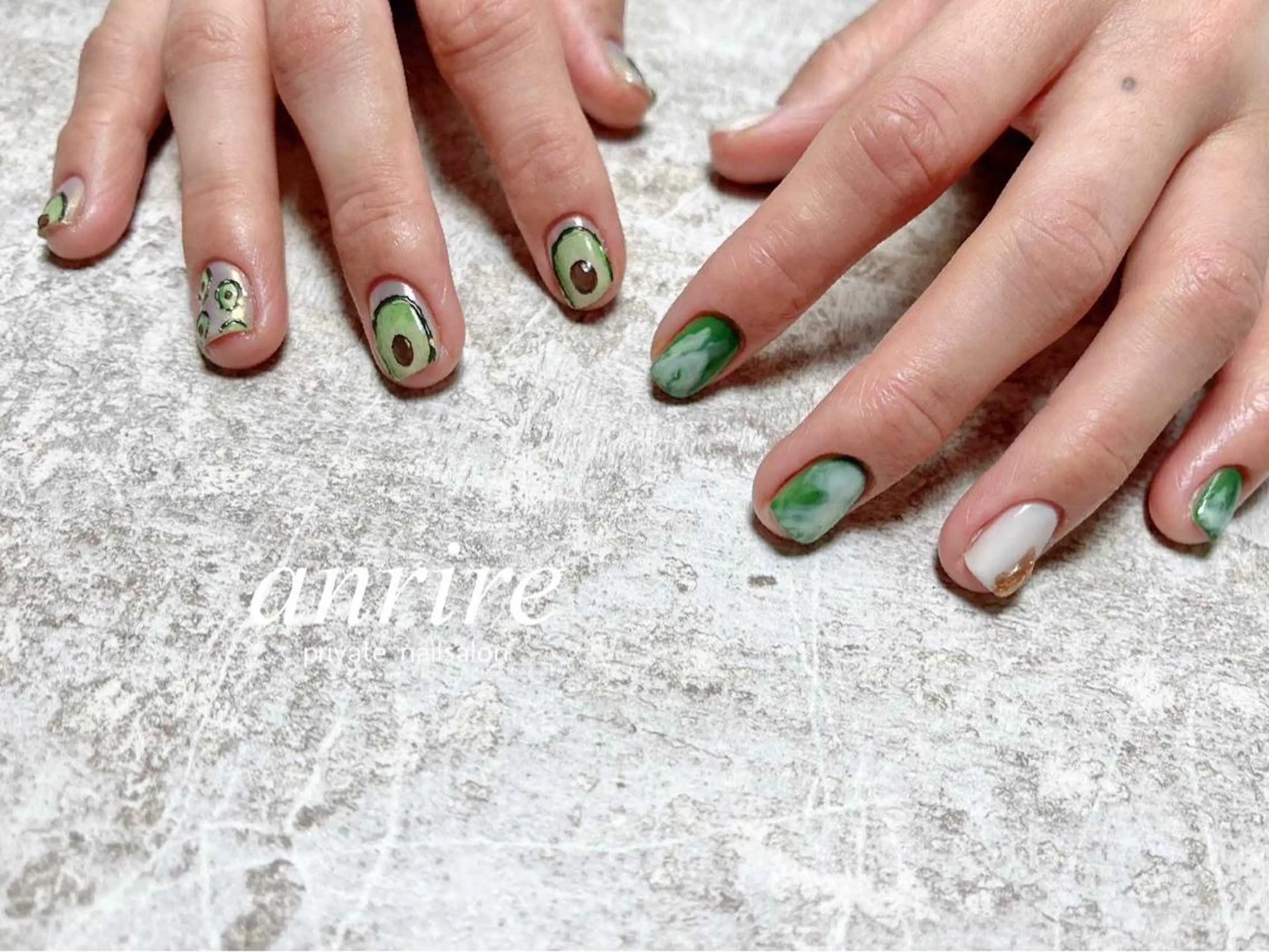 ネイル アートネイル ジェルネイル グリーン ミラーネイル ニュアンスネイル ハンドネイル nailsalon anrireのネイルデザイン
