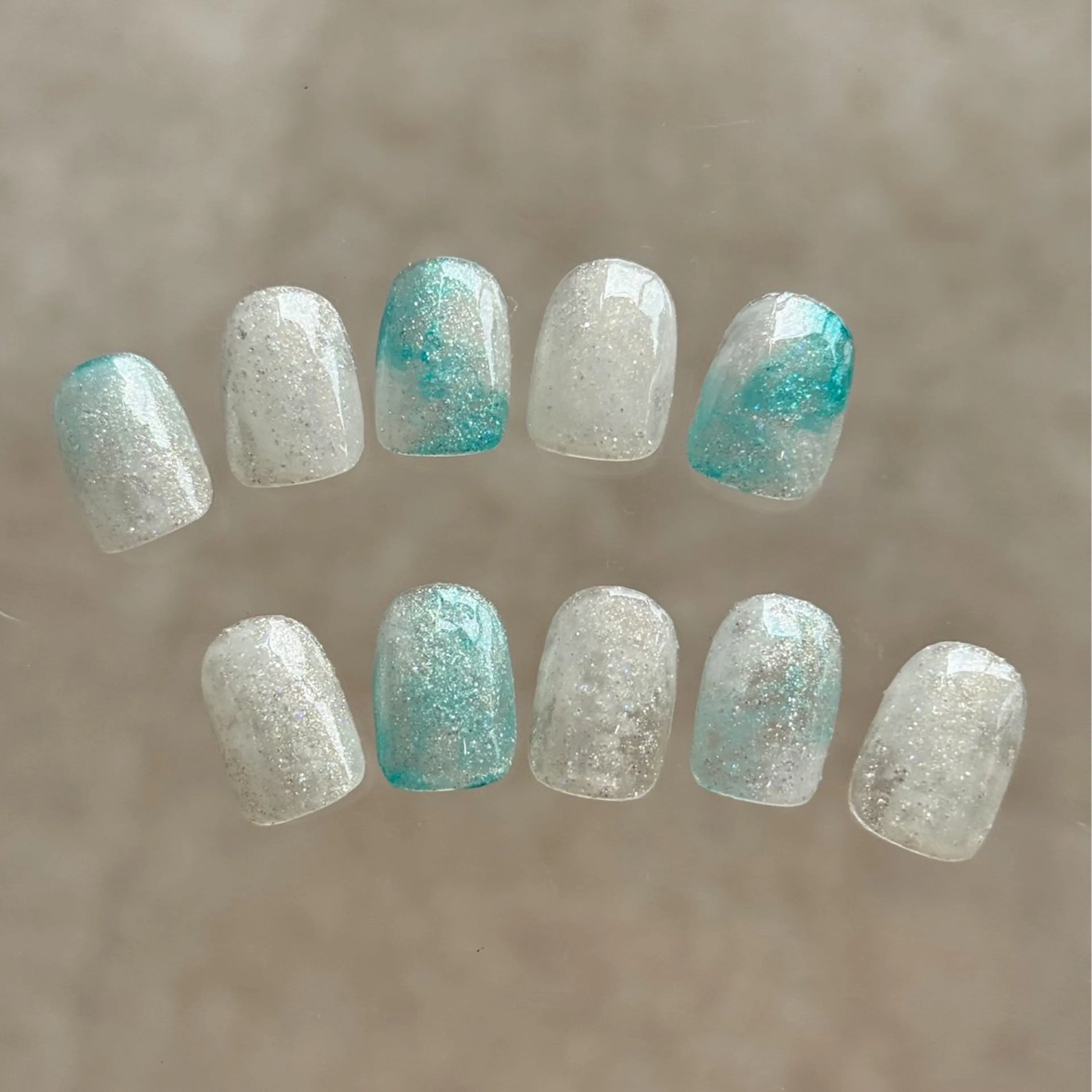 ネイル キラキラネイル ニュアンスネイル 手描きアート🎨 tama|竹ノ塚のネイルデザイン