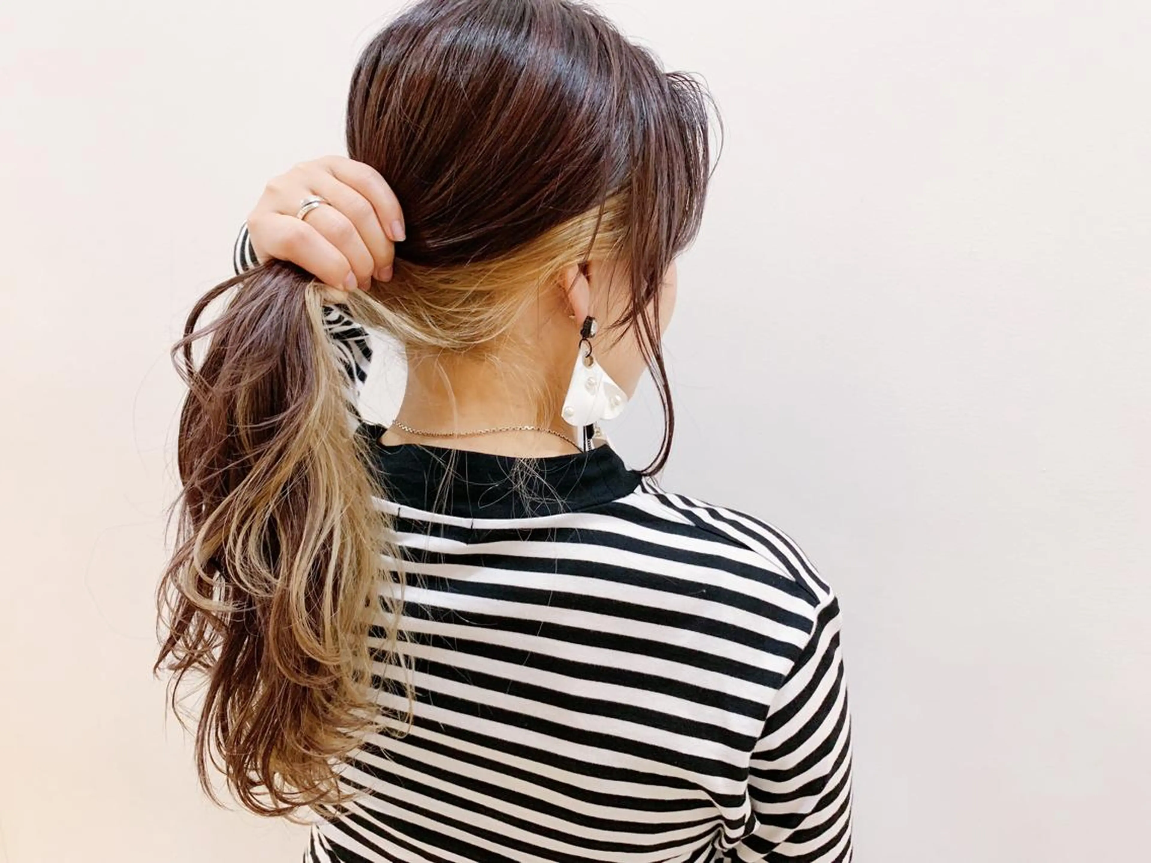 ロング カラー ブリーチ ブラウンカラー ラベンダーカラー ブリーチなしカラー タカハシ ハヤトのヘアスタイル