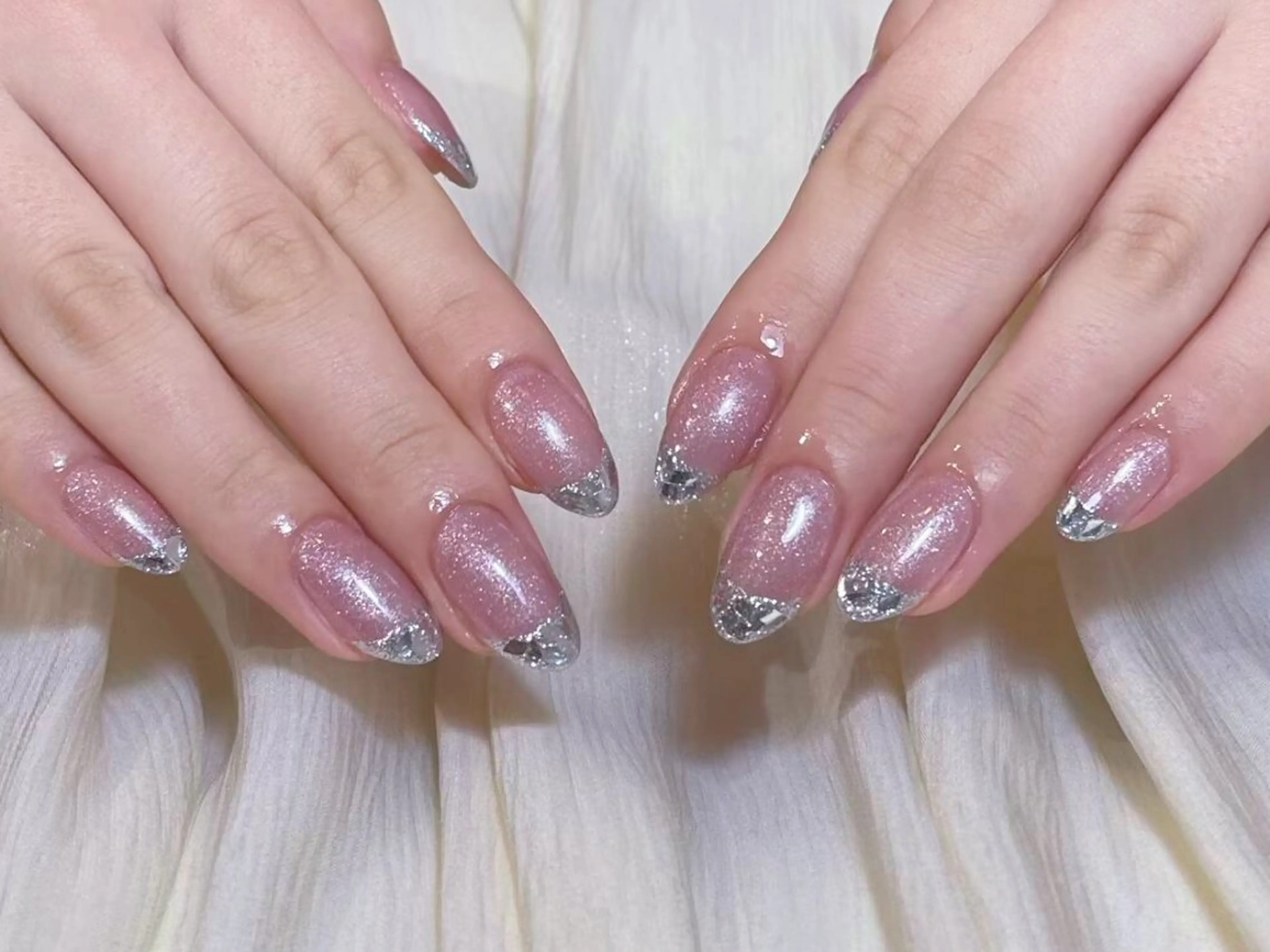 ネイル アートネイル オーロラネイル ガーリー キラキラネイル 韓国ネイル ハンドネイル hijiri 💅のネイルデザイン