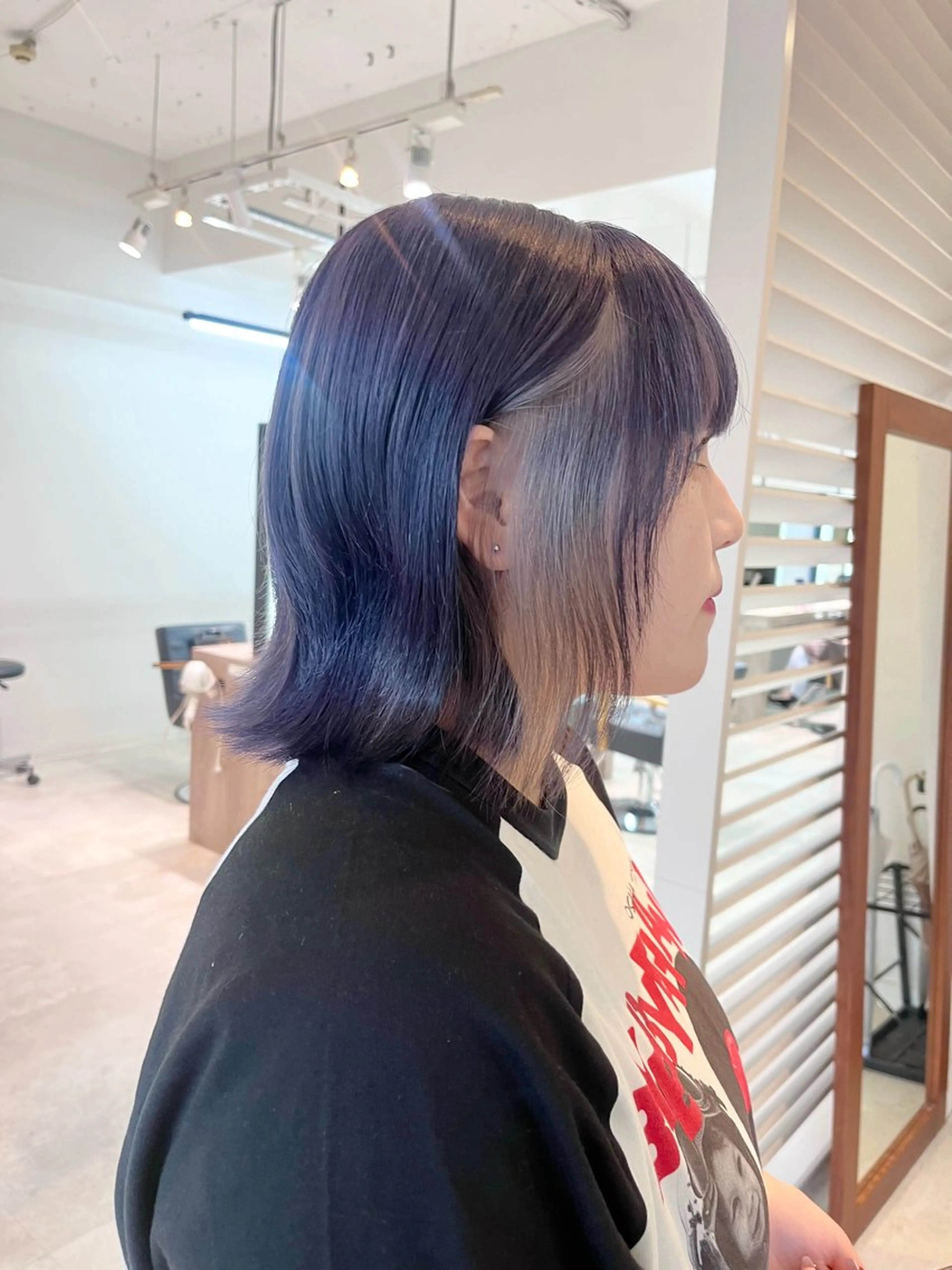 ミディアム カラー ブリーチ ラベンダーカラー シルバー ﾚｲﾔｰ🩵透明感 ೀユイ🌙のヘアスタイル