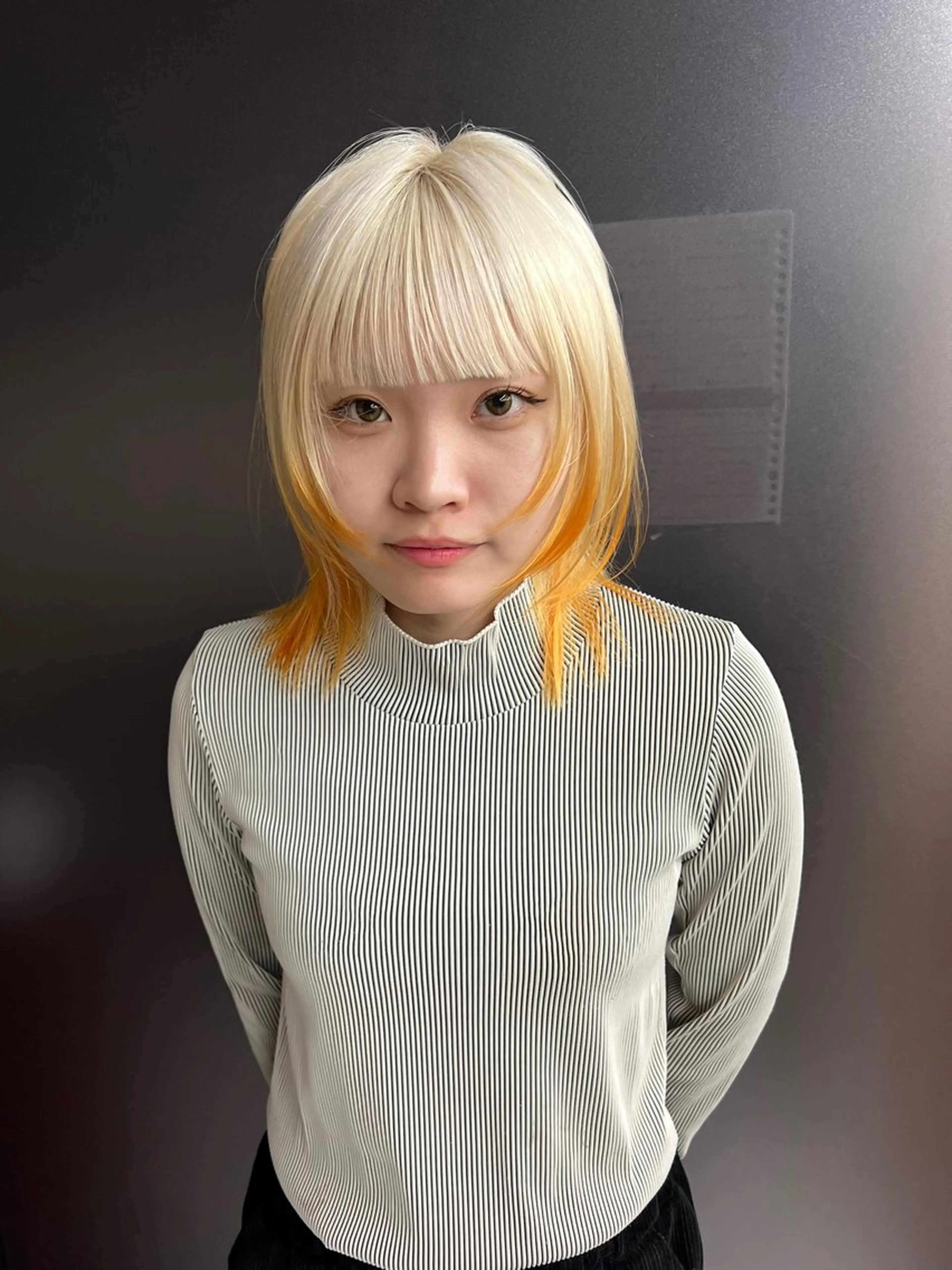 ミディアム カラー ブリーチ ブロンド ケアブリーチ 透明感カラー ダブルカラー レイヤー専門家 ダブルカラー修のヘアスタイル