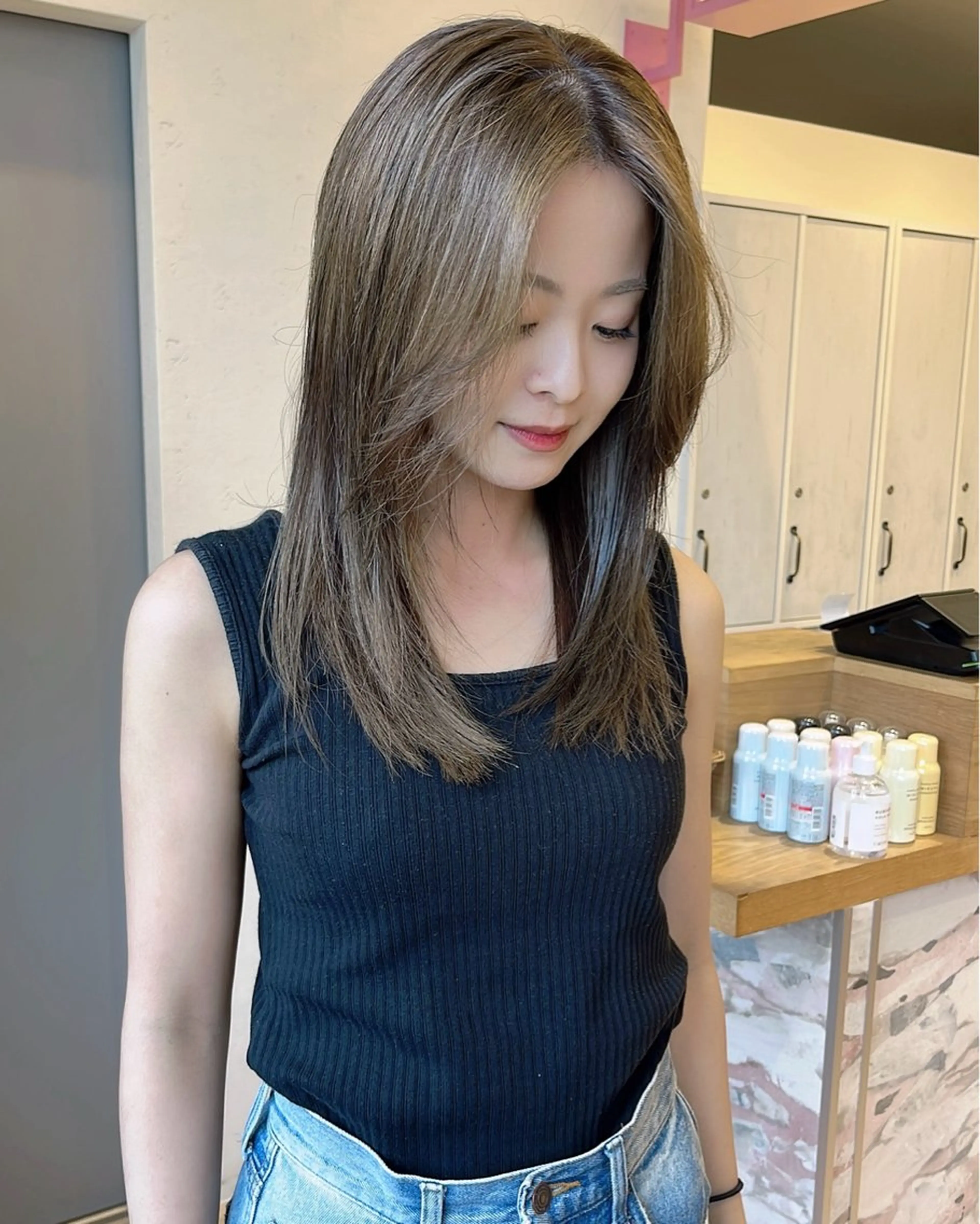 セミロング 吉原 由菜のヘアスタイル