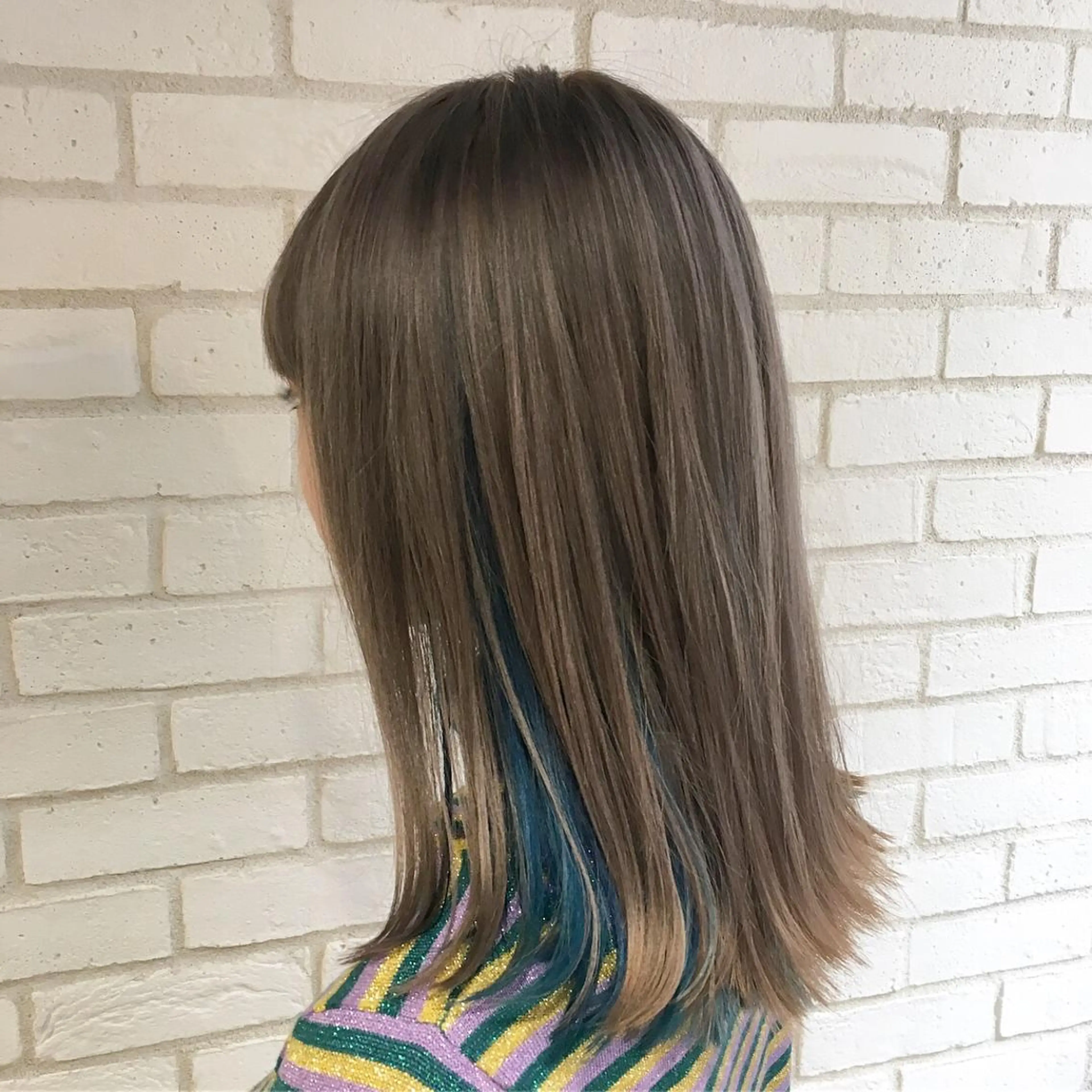 ミディアム カラー ブルーカラー インナーカラー シルバー 佐藤 高徳のヘアスタイル