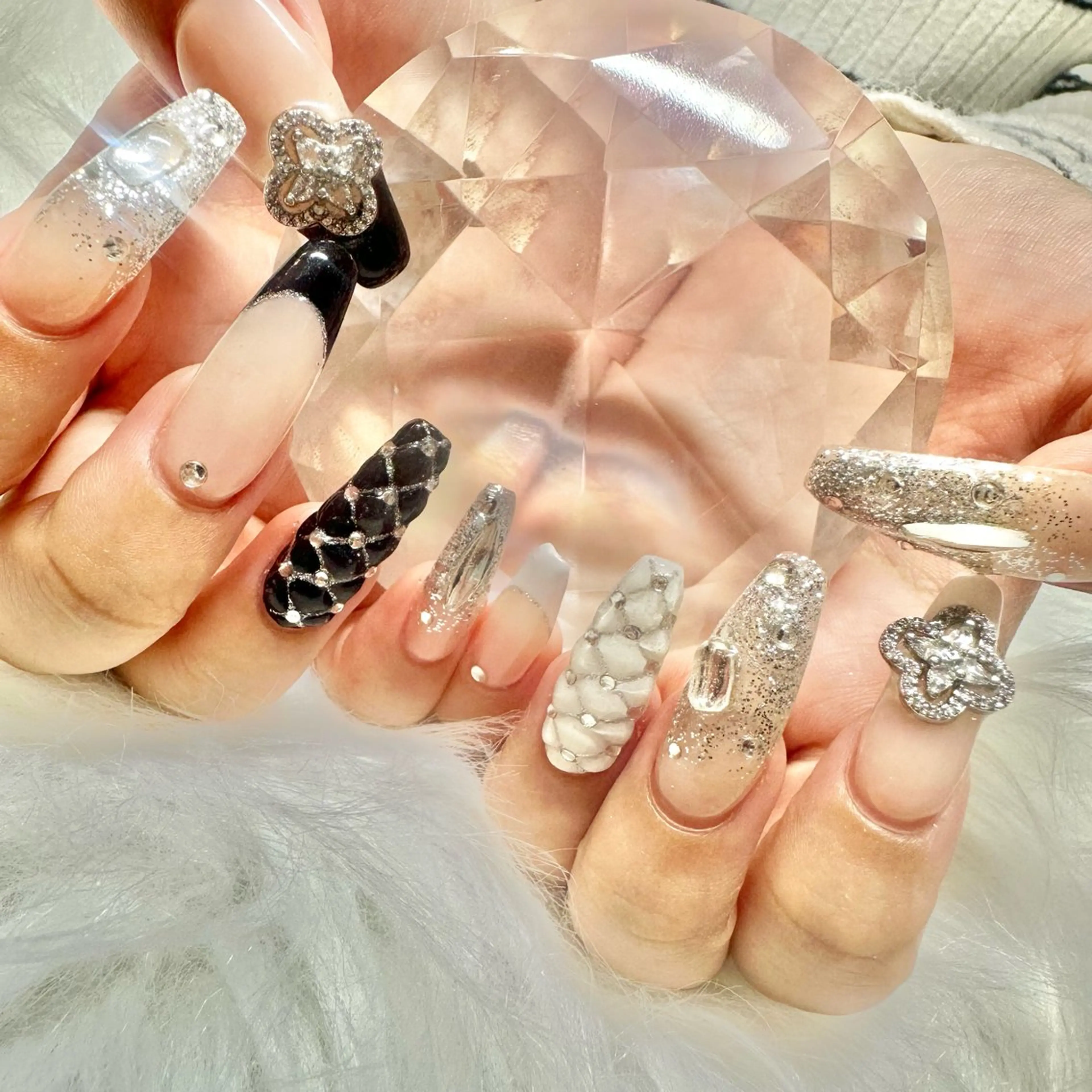 ネイル キラキラネイル 韓国ネイル ロングネイル 冬ネイル ハンドネイル フットネイル 🤎CHARME NAIL🤎のネイルデザイン