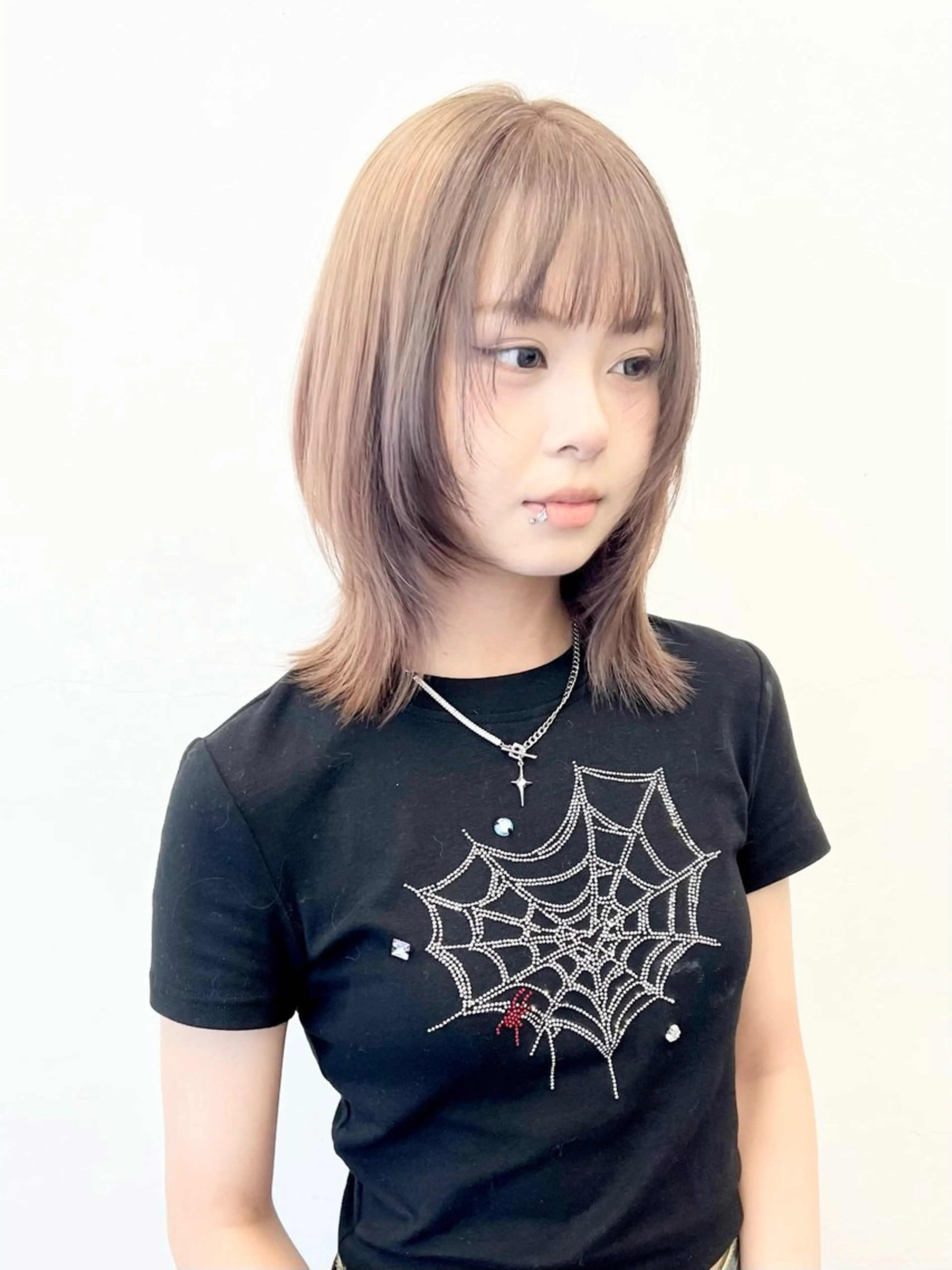 ミディアム カラー アッシュ ベージュカラー ブリーチ ブロンド ケアブリーチ カット ヘアカラー トリートメント HARU//原宿🤍 リピート率NO.1のヘアスタイル