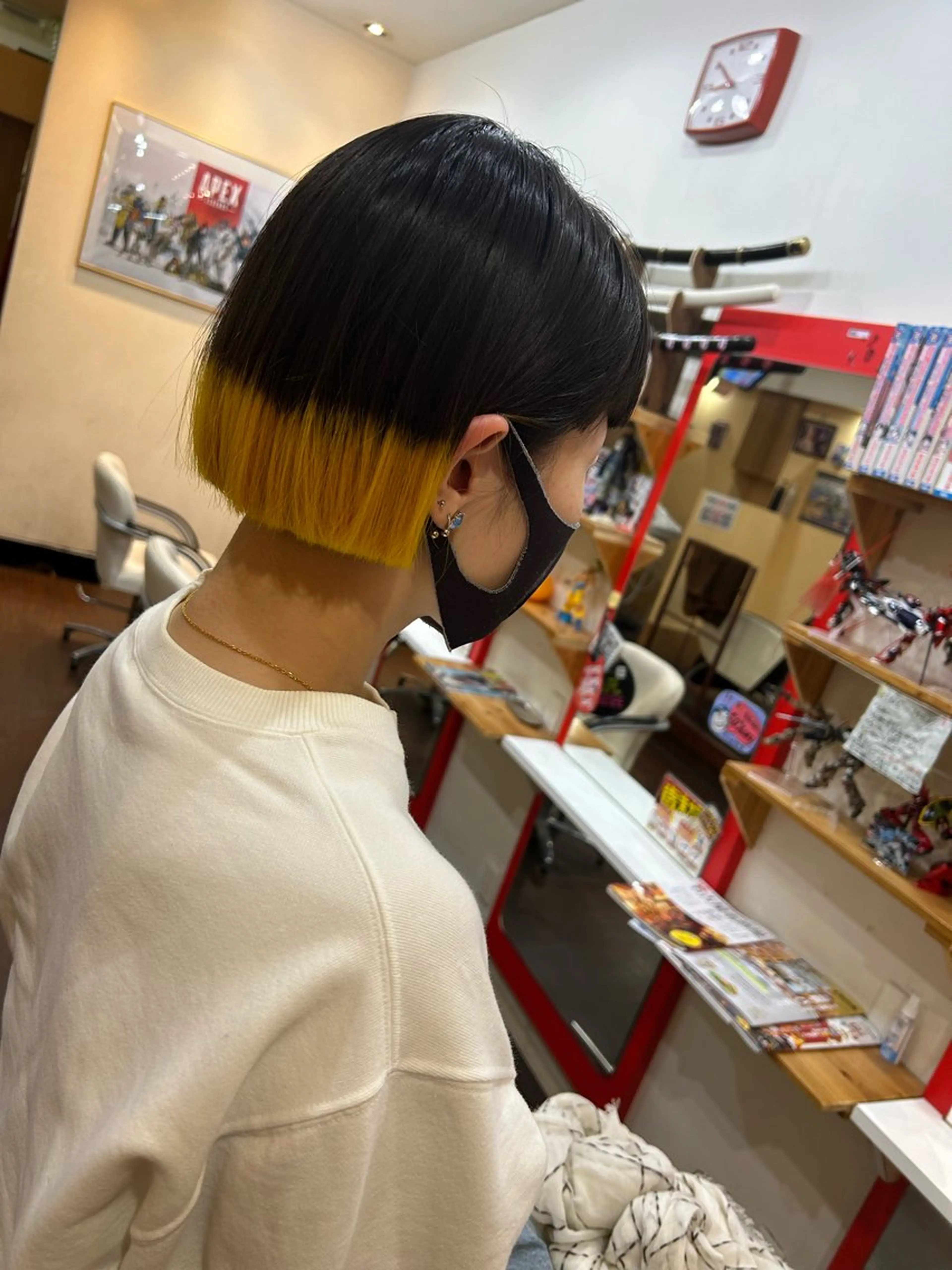 ショート カラー ヘアアレンジ イエローカラー 今村公介 ブリーチ特化、派手髪のヘアスタイル