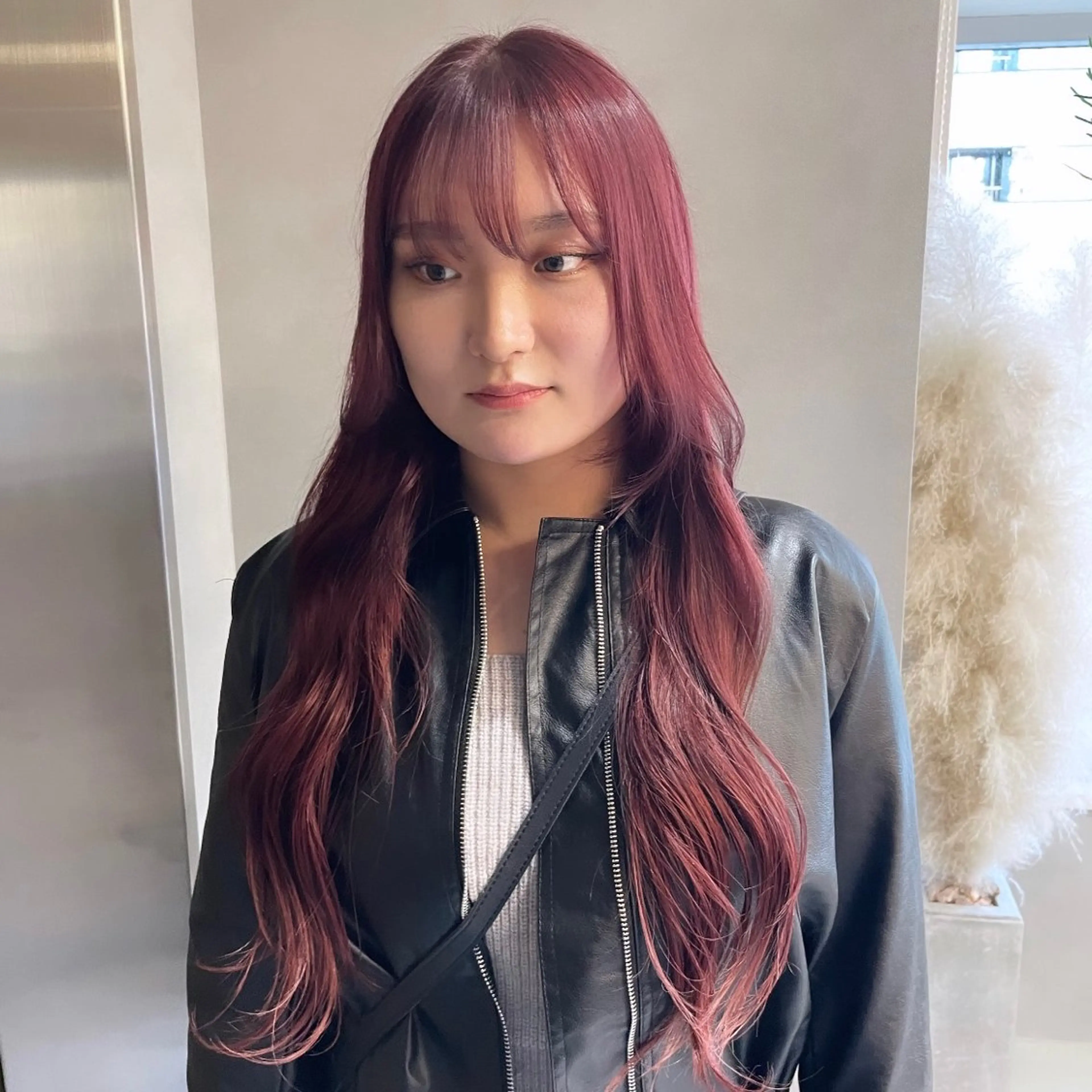 ロング カラー カシス ピンクカラー Rui/透明感カラー 暖色/レイヤーカットのヘアスタイル