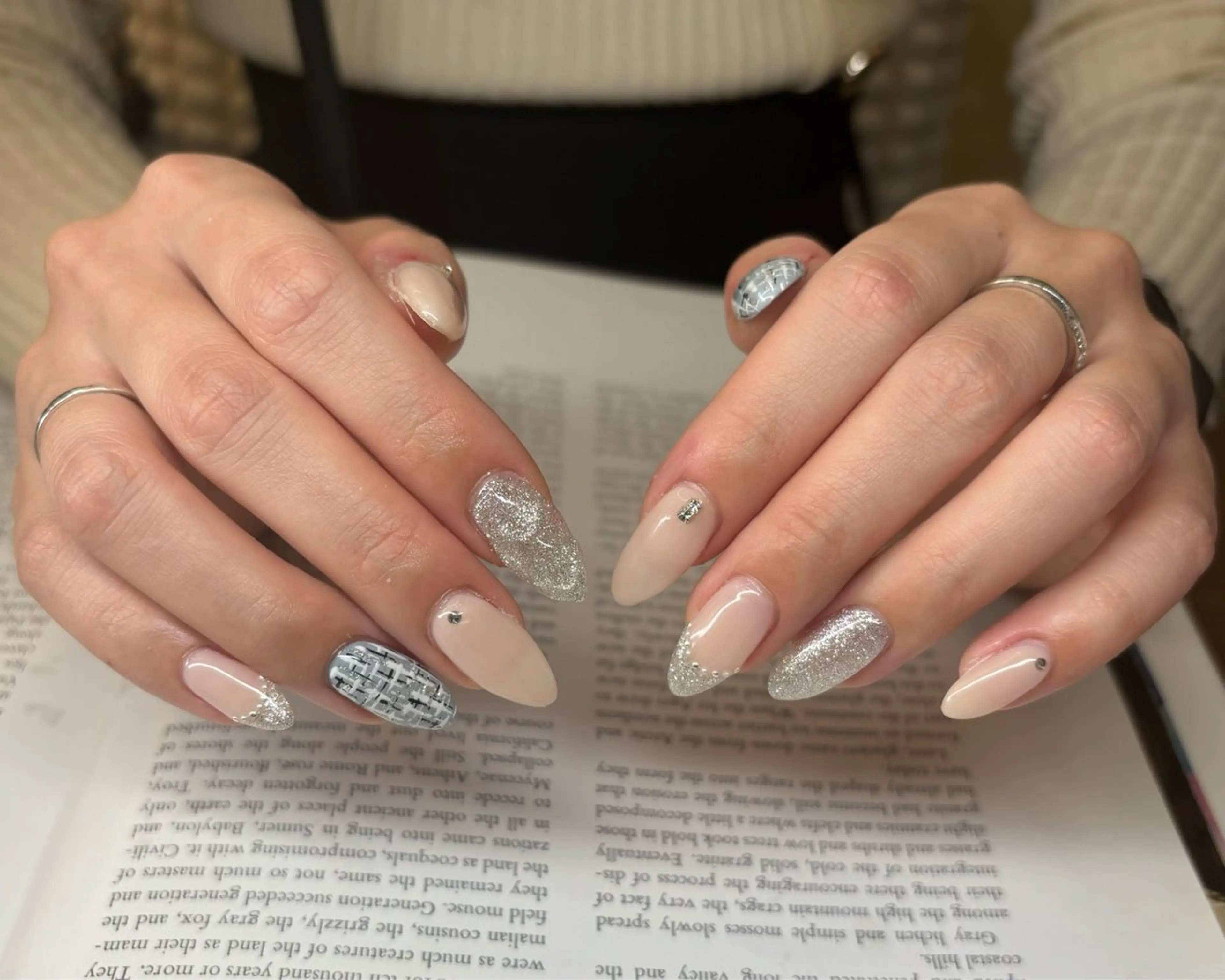 ネイル キラキラネイル ツイードネイル ハンドネイル era Sahoのネイルデザイン