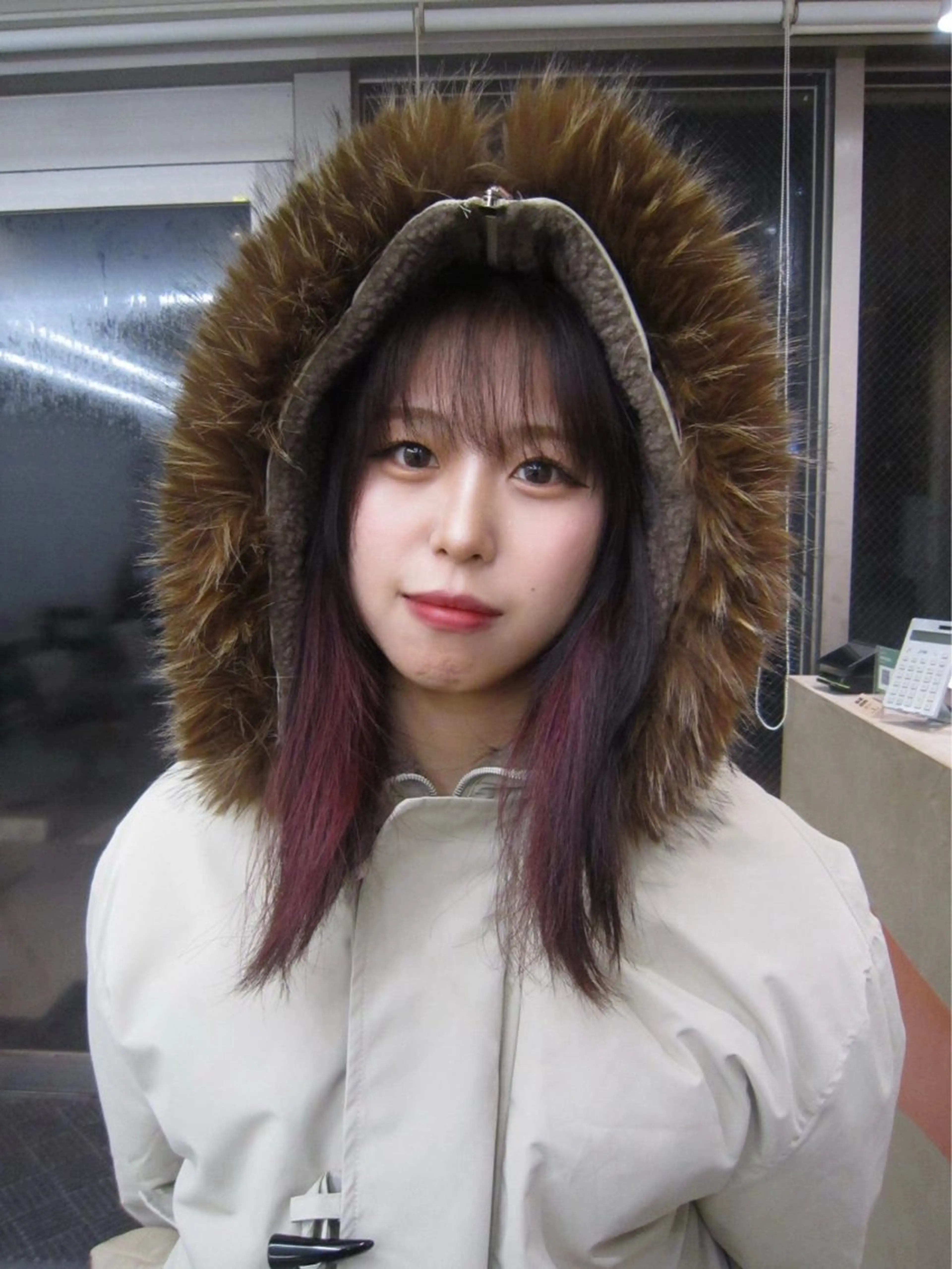 カラー イヤリングカラー グレージュ ピンクカラー sand emaのヘアスタイル